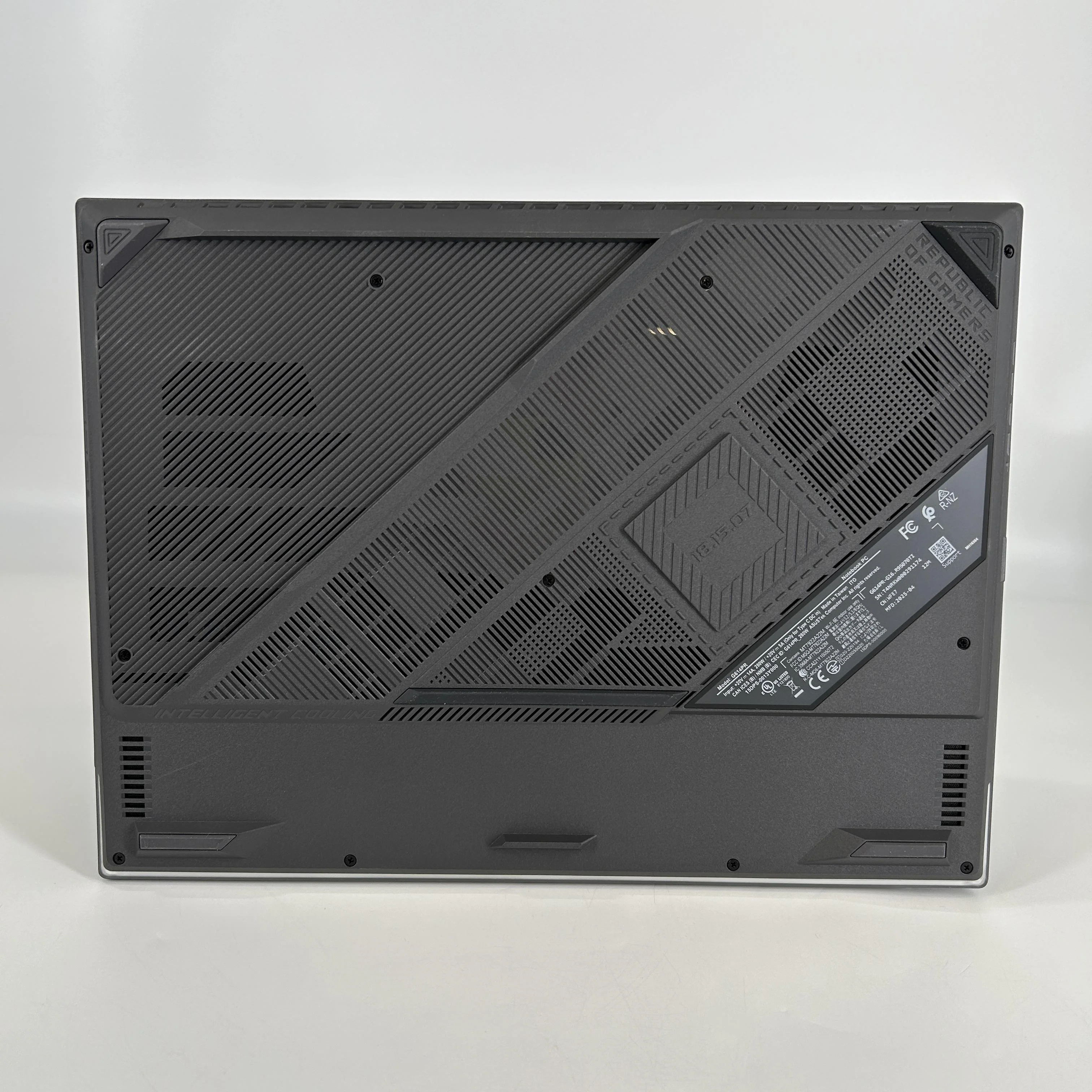 Asus ROG Strix G16 G614 16 Black 2.4 GHz AMD Ryzen 9 8940HX 16GB RAM 1TB Solid State Drive NVIDIA GeForce RTX 5070 Ti 12 GB - Image 7
