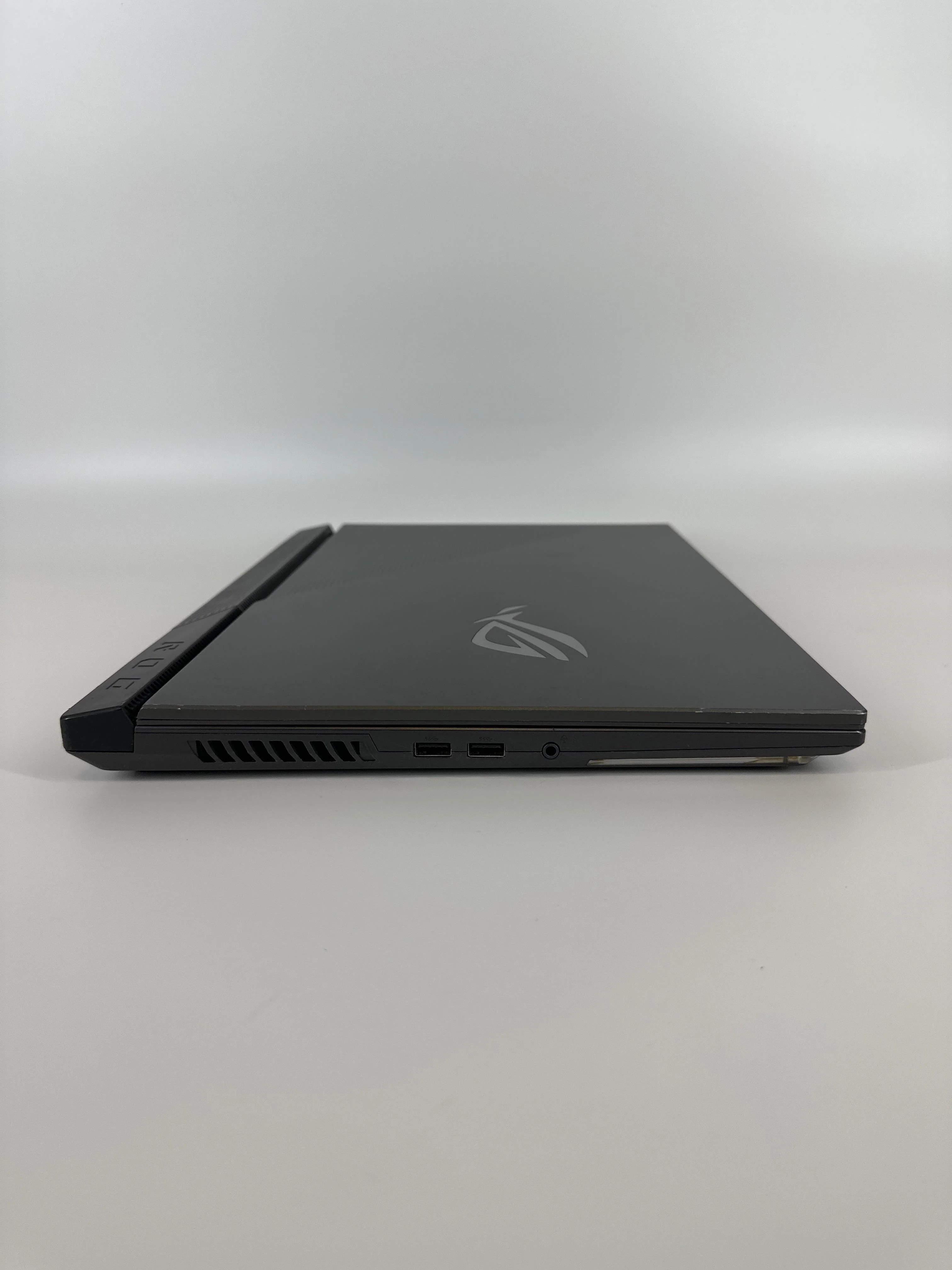 Asus ROG Strix G17 G713 17.3 Gray 3.3 GHz AMD Ryzen 9 5900HX 32GB RAM 1TB Solid State Drive 512GB Solid State Drive NVIDIA GeForce RTX 3060 6 GB - Image 7
