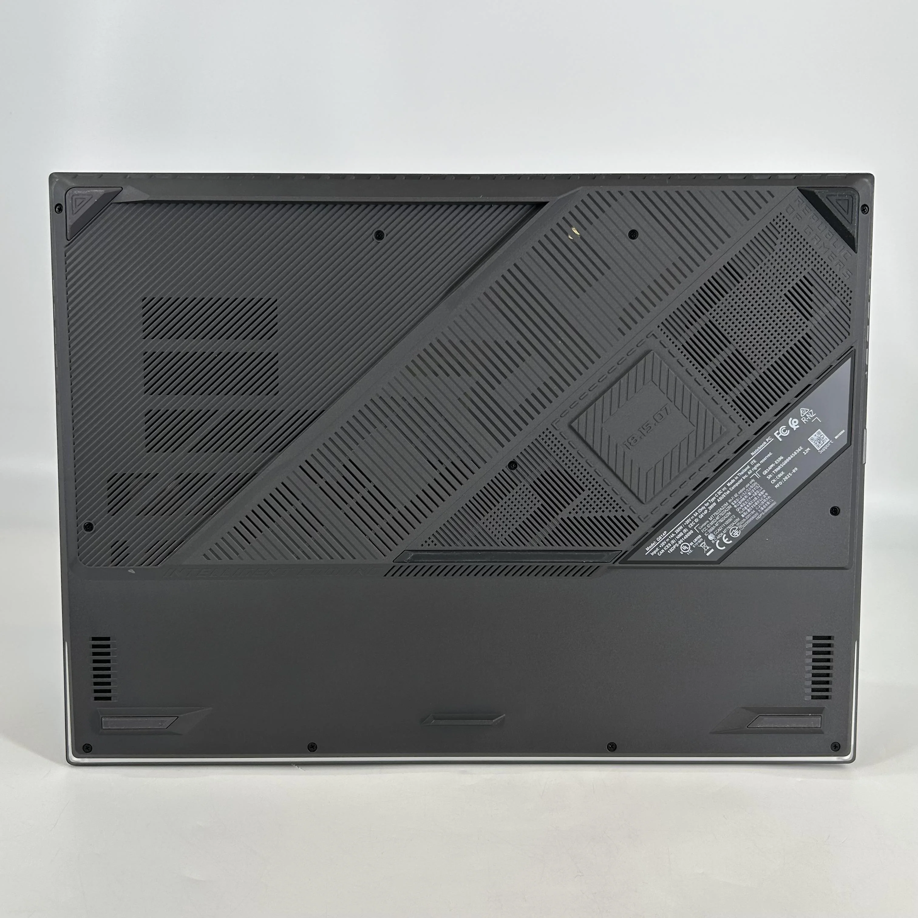 Asus ROG Strix G18 G814 18 Gray 2.4 GHz AMD Ryzen 9 8940HX 32GB RAM 1TB Solid State Drive NVIDIA GeForce RTX 5060 8 GB - Image 5