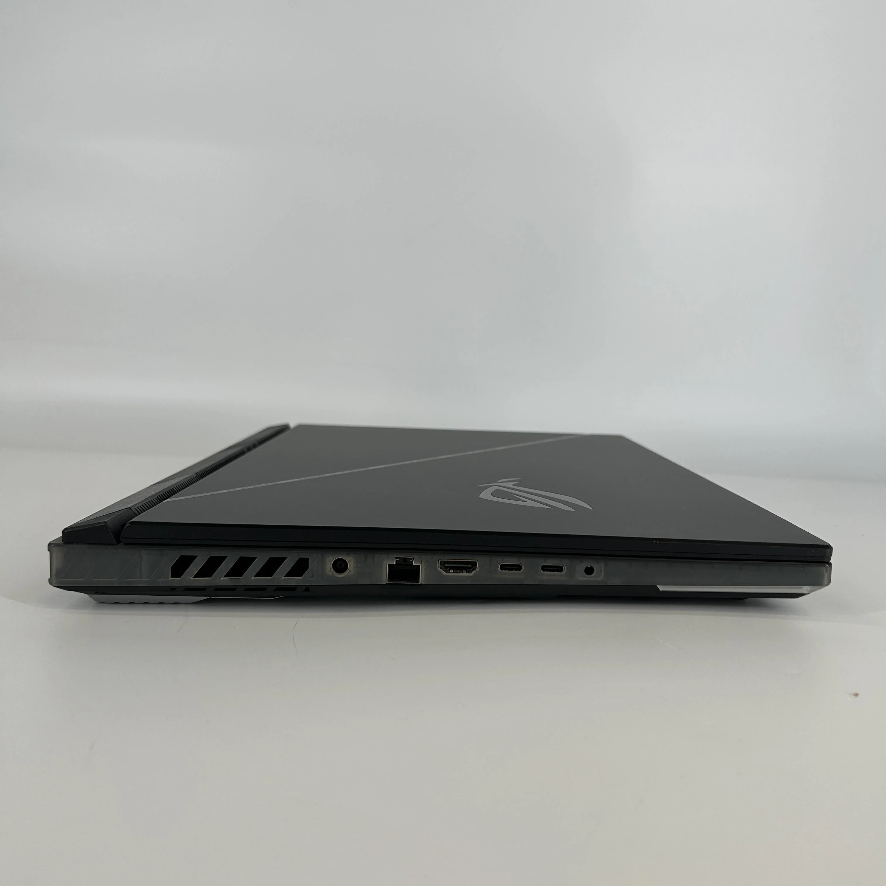 Asus ROG Strix Scar 18 G834 18 Black 2.2 GHz Intel Core i9 14th Gen. 32GB RAM 2TB Solid State Drive NVIDIA GeForce RTX 4080 12 GB - Image 9