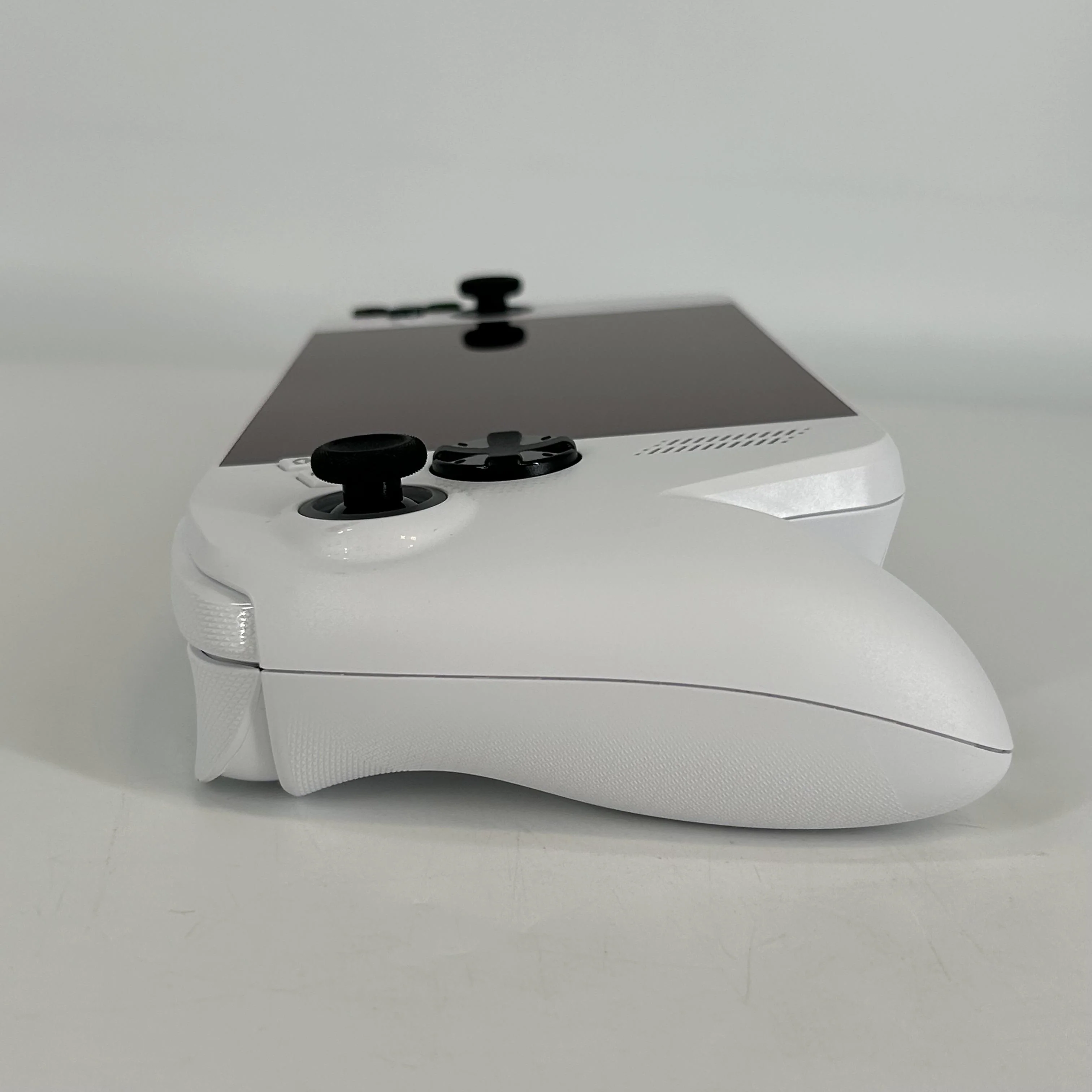 Asus ROG Xbox Ally White AMD Ryzen Z2 A 16GB RAM 512GB Solid State Drive - Image 11