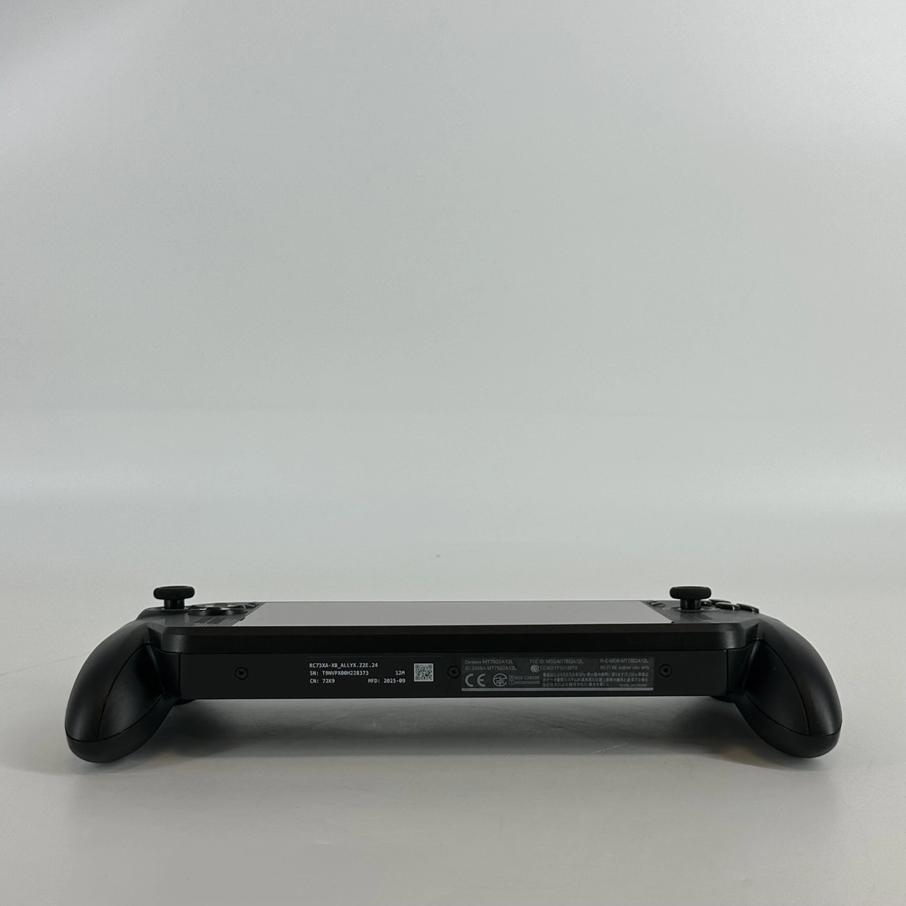 Asus ROG Xbox Ally X Black AMD Ryzen AI Z2 Extreme 24GB RAM 1TB Solid State Drive - Image 7