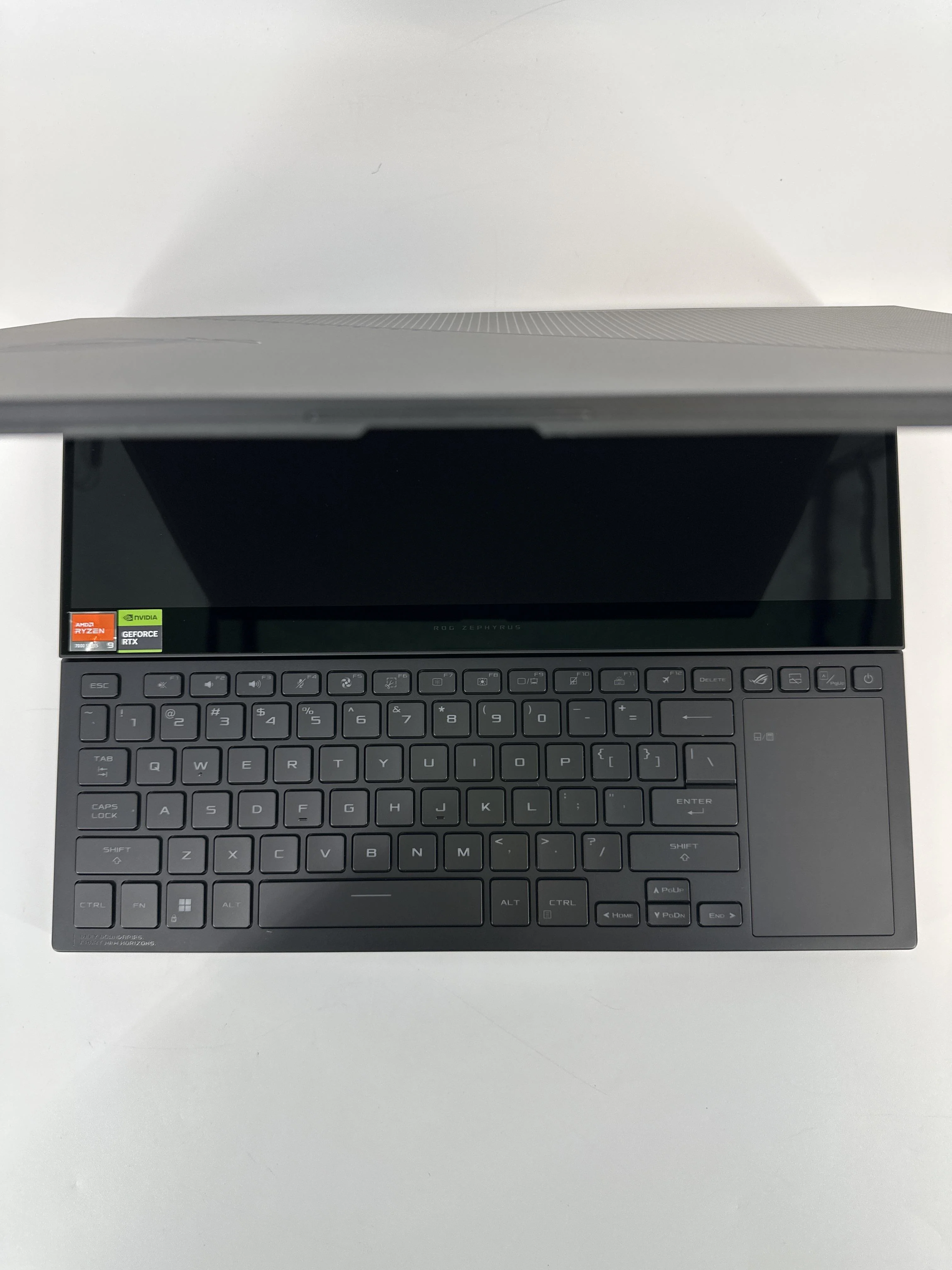 Asus ROG Zephyrus Duo 16 GX650 16 Black 2.5 GHz AMD Ryzen 9 7945HX 32GB RAM 2TB Solid State Drive NVIDIA GeForce RTX 4090 16 GB - Image 2