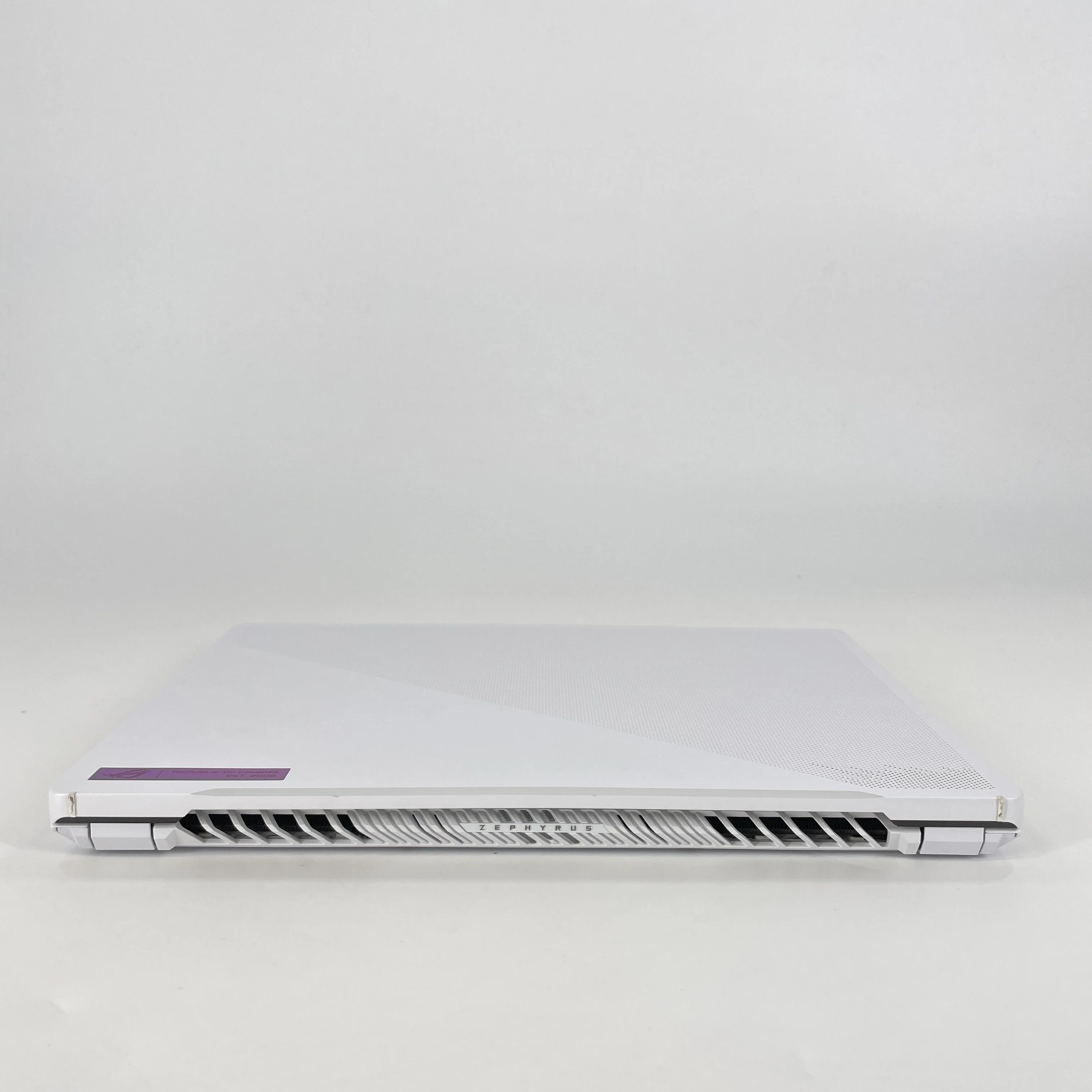Asus ROG Zephyrus G14 GA402 14 White 3.3 GHz AMD Ryzen 9 6900HS 16GB RAM 1TB Solid State Drive AMD Radeon RX 6700S 8 GB - Image 5