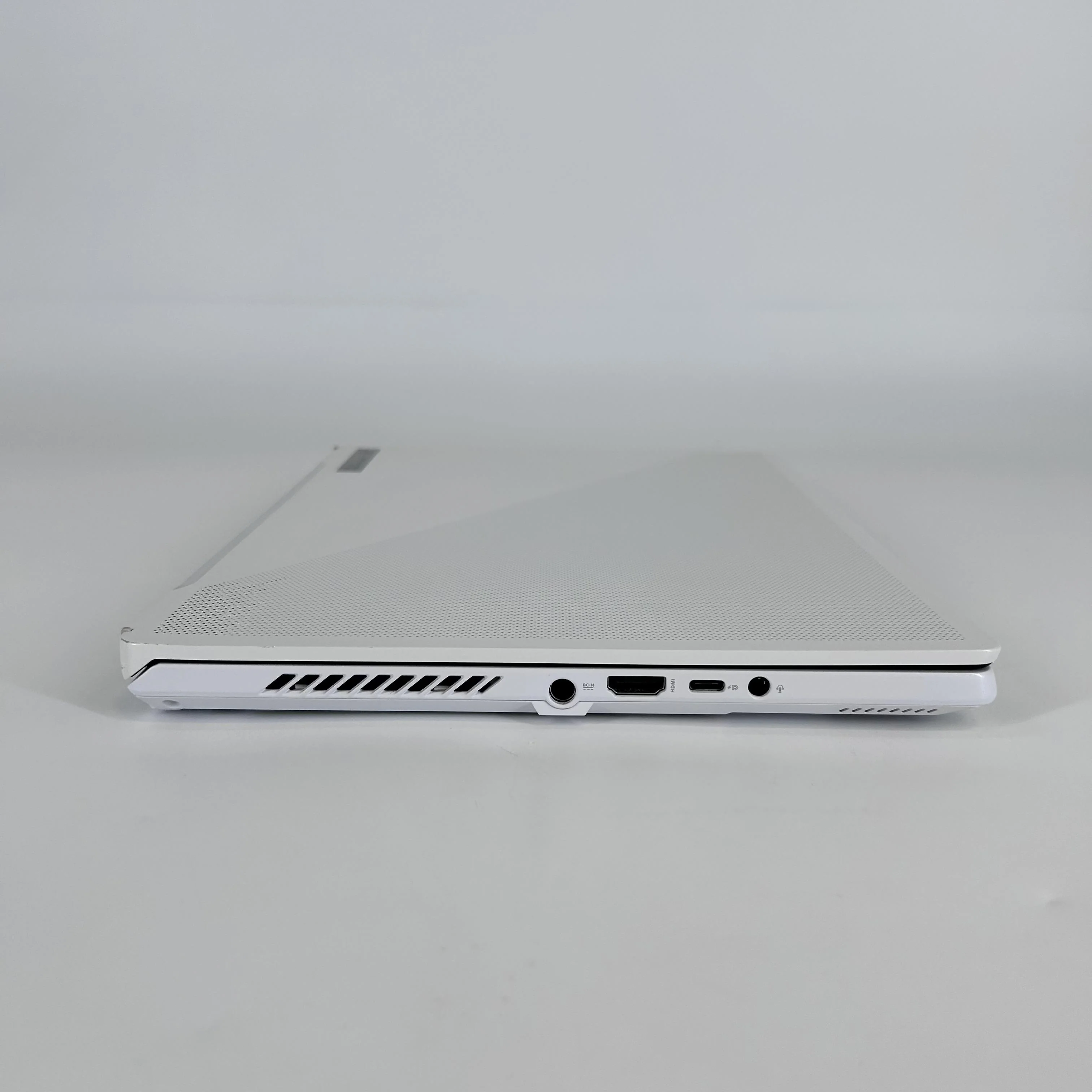 Asus ROG Zephyrus G14 GA402 14 White 4.0 GHz AMD Ryzen 9 7940HS 32GB RAM 1TB Solid State Drive NVIDIA GeForce RTX 4060 8 GB - Image 7
