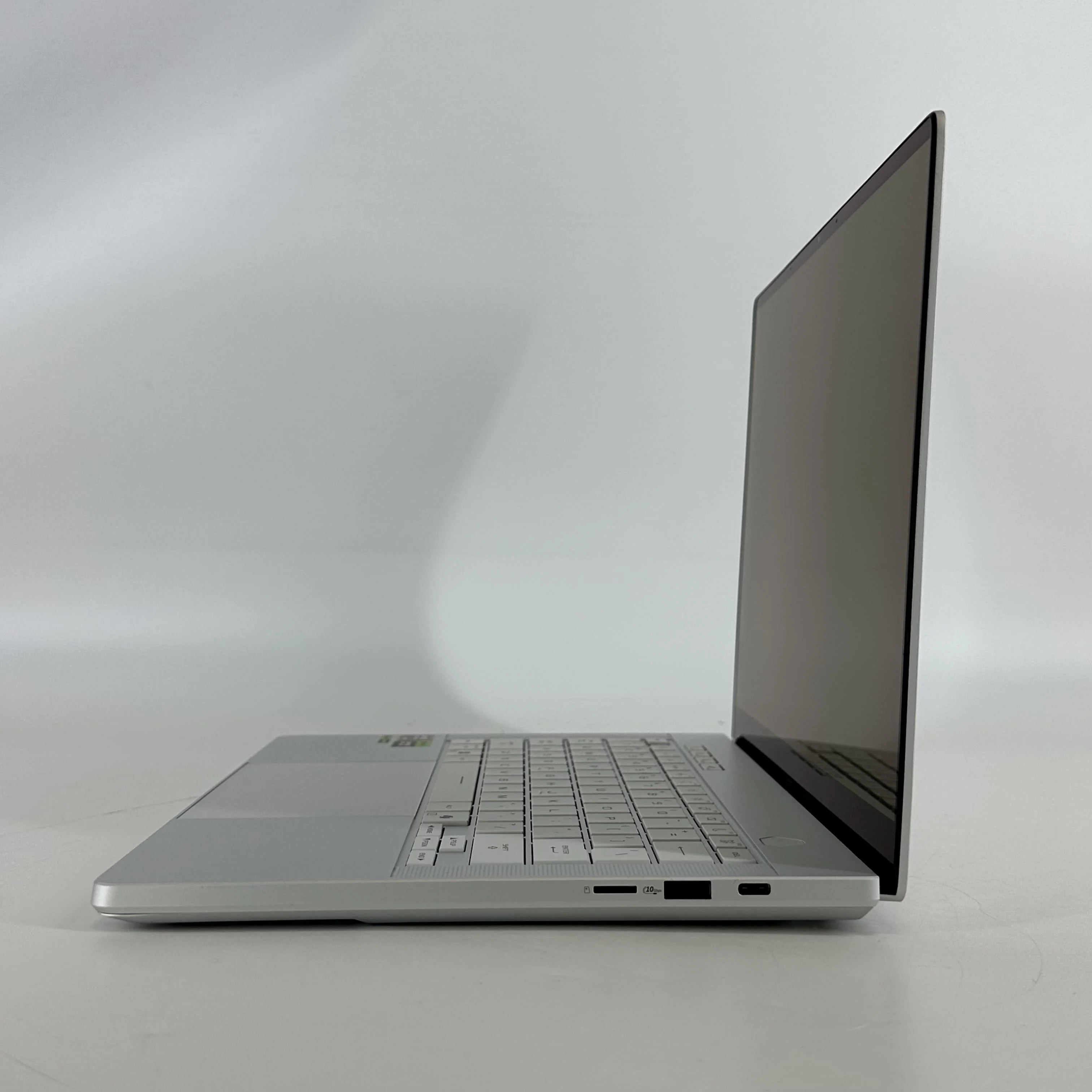 Asus ROG Zephyrus G14 GA403 14 White 2.0 GHz AMD Ryzen AI 9 HX 370 32GB RAM 1TB Solid State Drive NVIDIA GeForce RTX 5070 Ti 12 GB - Image 4