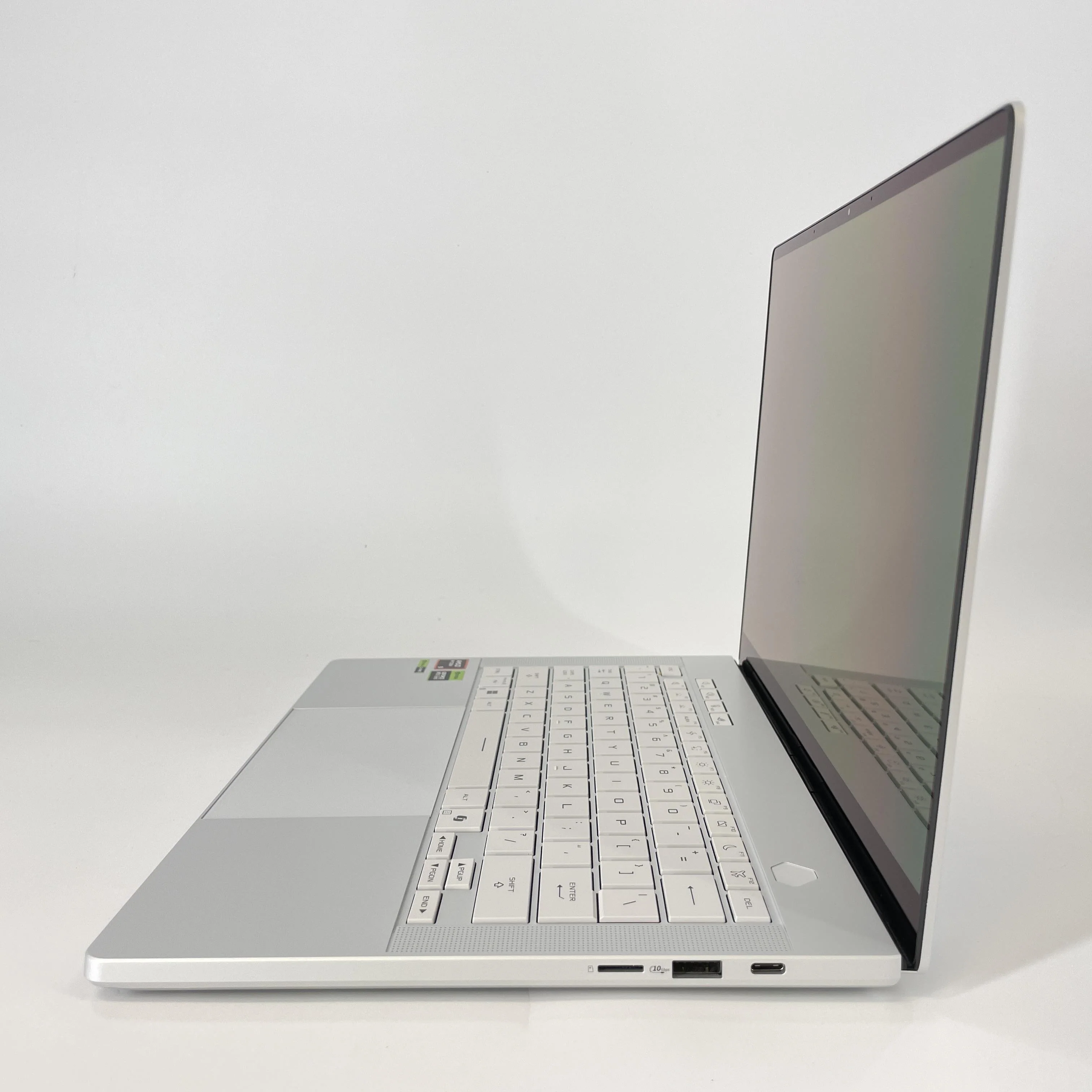 Asus ROG Zephyrus G14 GA403 14 White 4.0 GHz AMD Ryzen 9 270 16GB RAM 1TB Solid State Drive NVIDIA GeForce RTX 5060 8 GB - Image 3