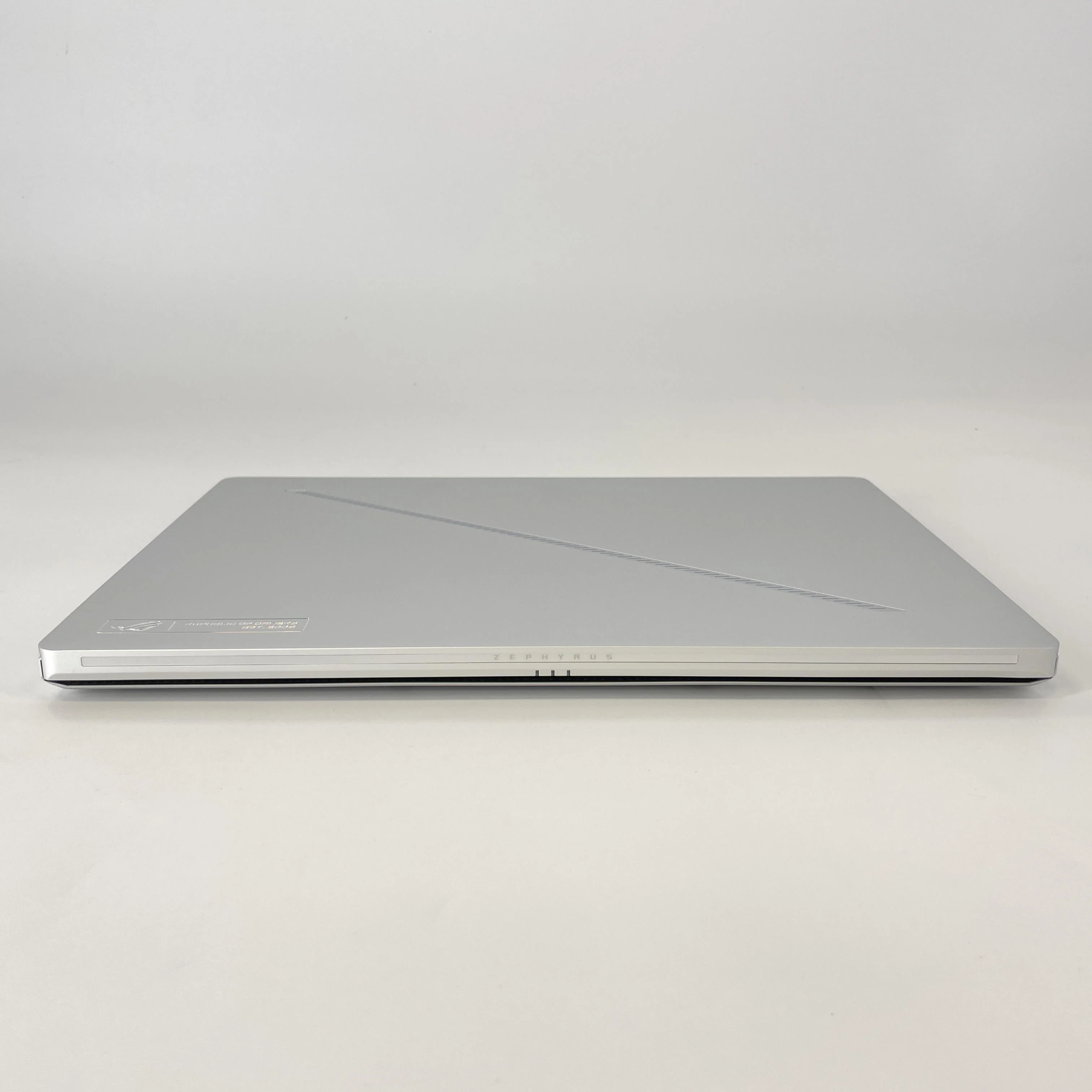 Asus ROG Zephyrus G14 GA403 14 White 4.0 GHz AMD Ryzen 9 270 16GB RAM 1TB Solid State Drive NVIDIA GeForce RTX 5060 8 GB - Image 7