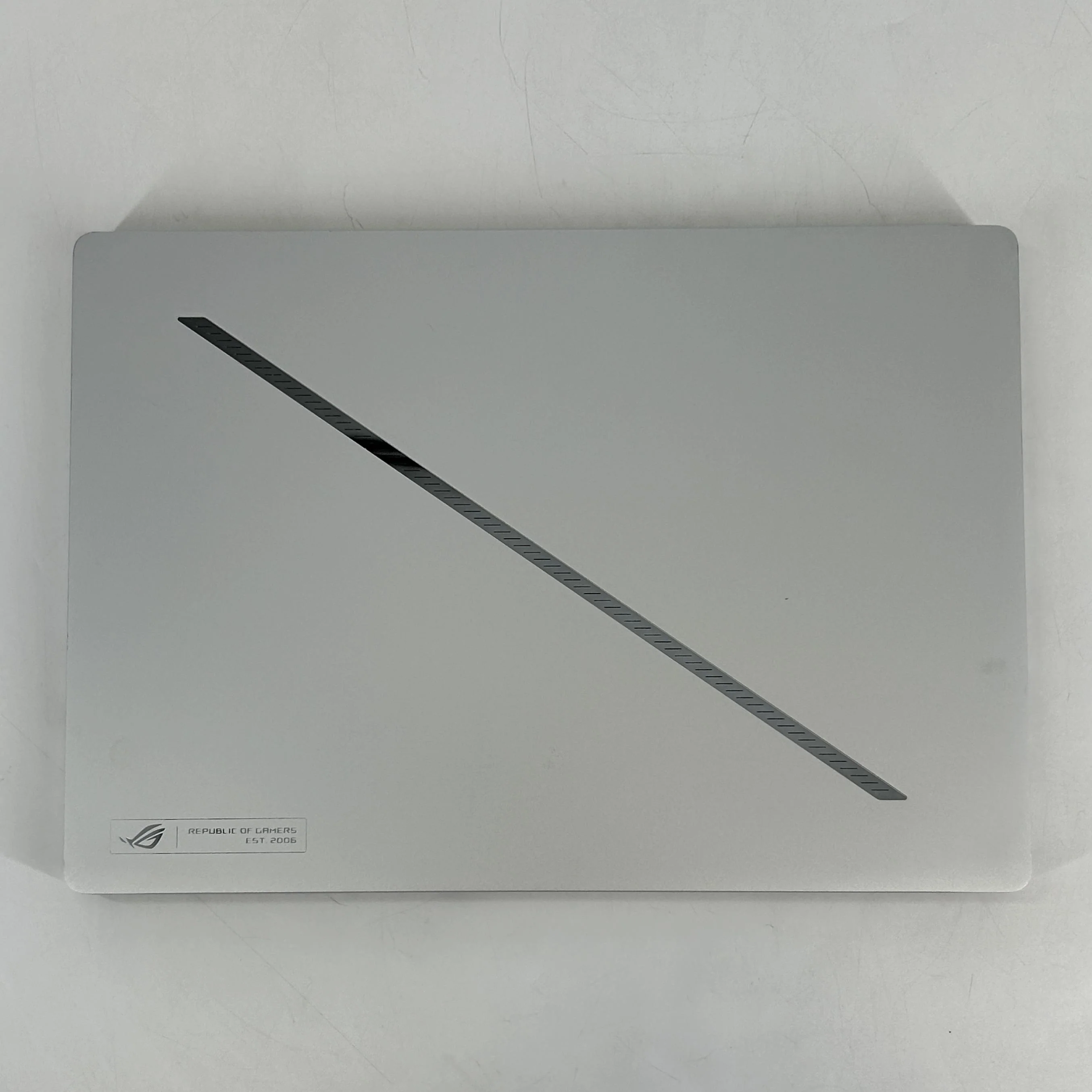 Asus ROG Zephyrus G14 GA403 14 White 4.0 GHz AMD Ryzen 9 270 16GB RAM 1TB Solid State Drive NVIDIA GeForce RTX 5060 8 GB - Image 8