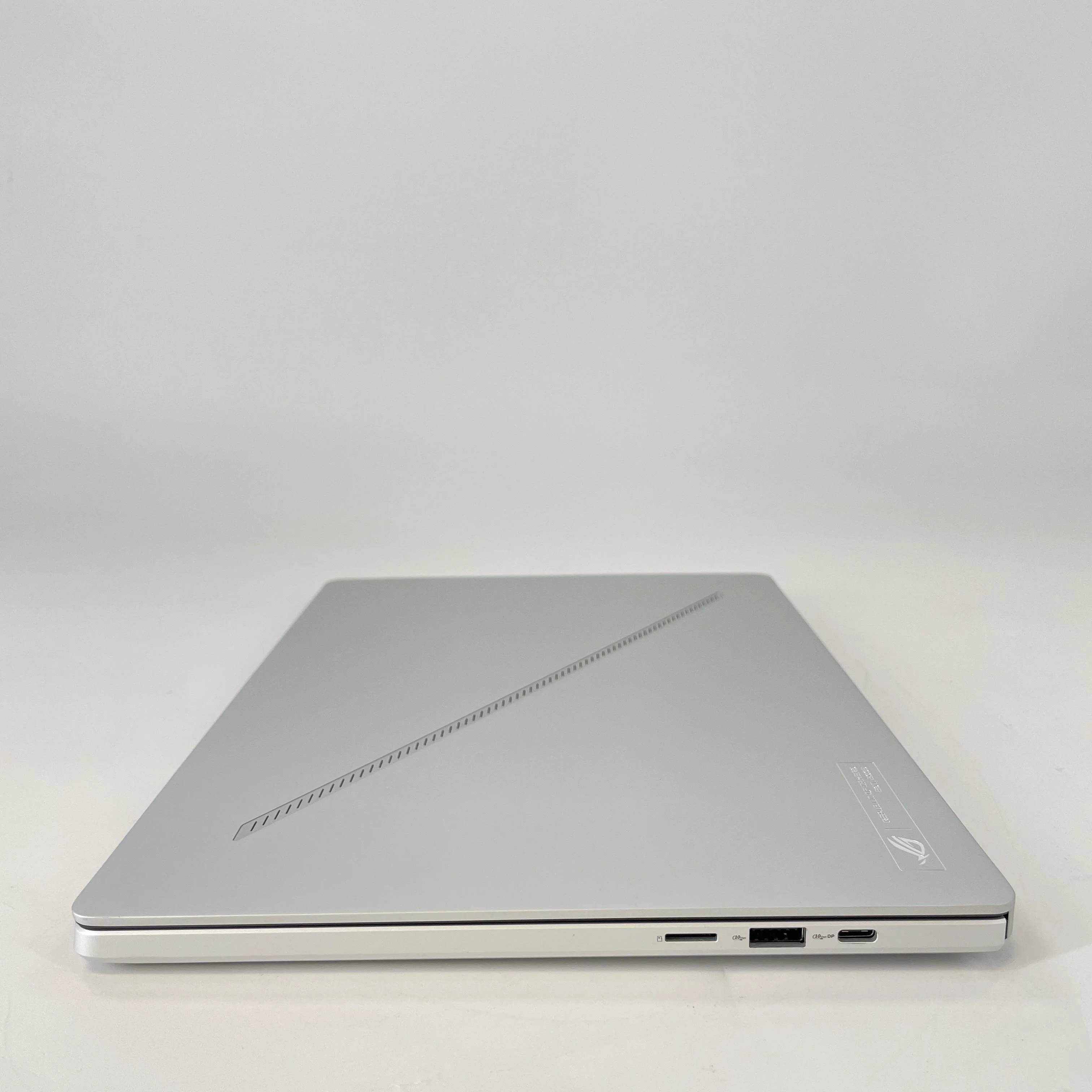 Asus ROG Zephyrus G14 GA403 14 White 4.0 GHz AMD Ryzen 9 8945HS 16GB RAM 1TB Solid State Drive NVIDIA GeForce RTX 4060 8 GB - Image 8