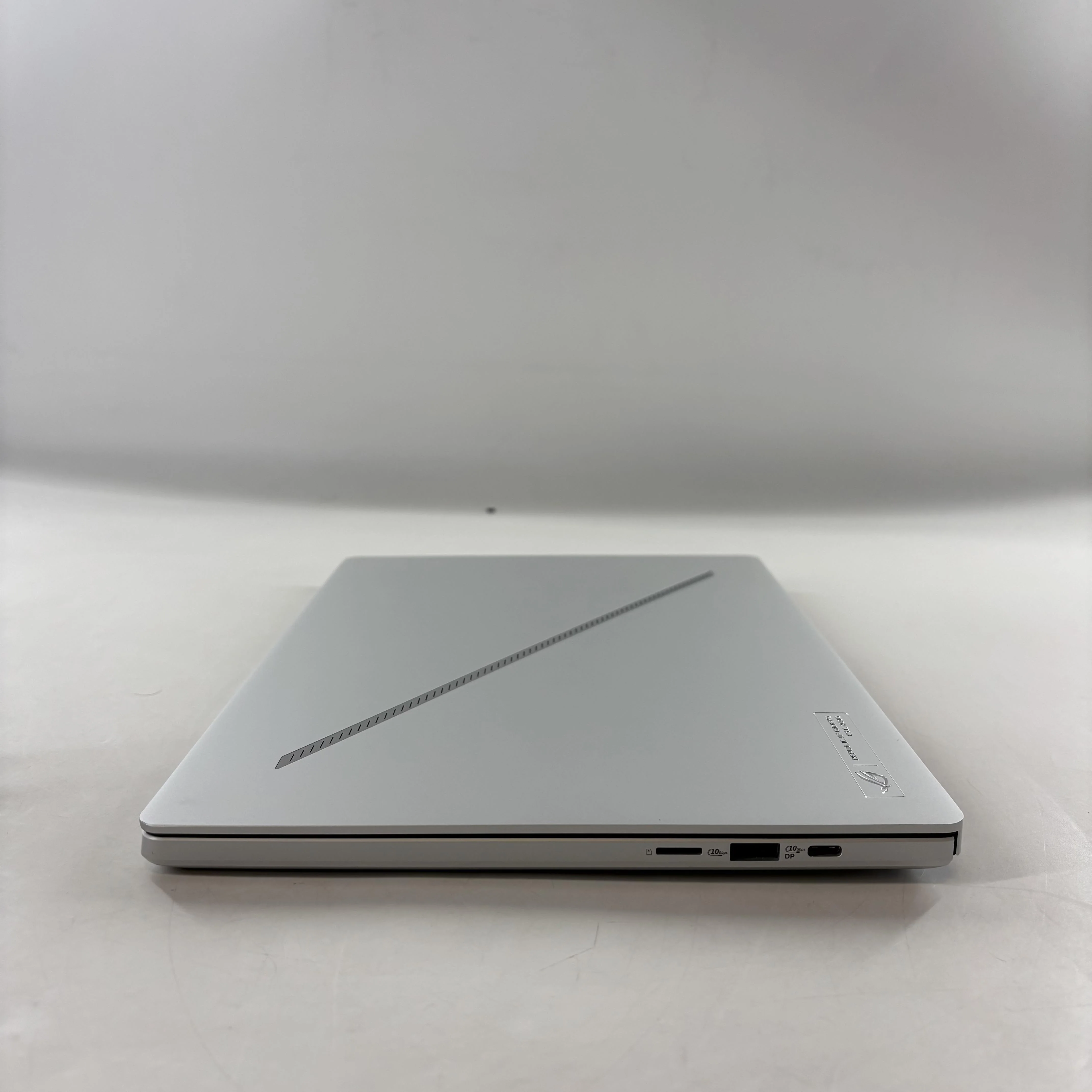Asus ROG Zephyrus G14 GA403 14 White 4.0 GHz AMD Ryzen 9 8945HS 32GB RAM 2TB Solid State Drive NVIDIA GeForce RTX 4070 8 GB - Image 10