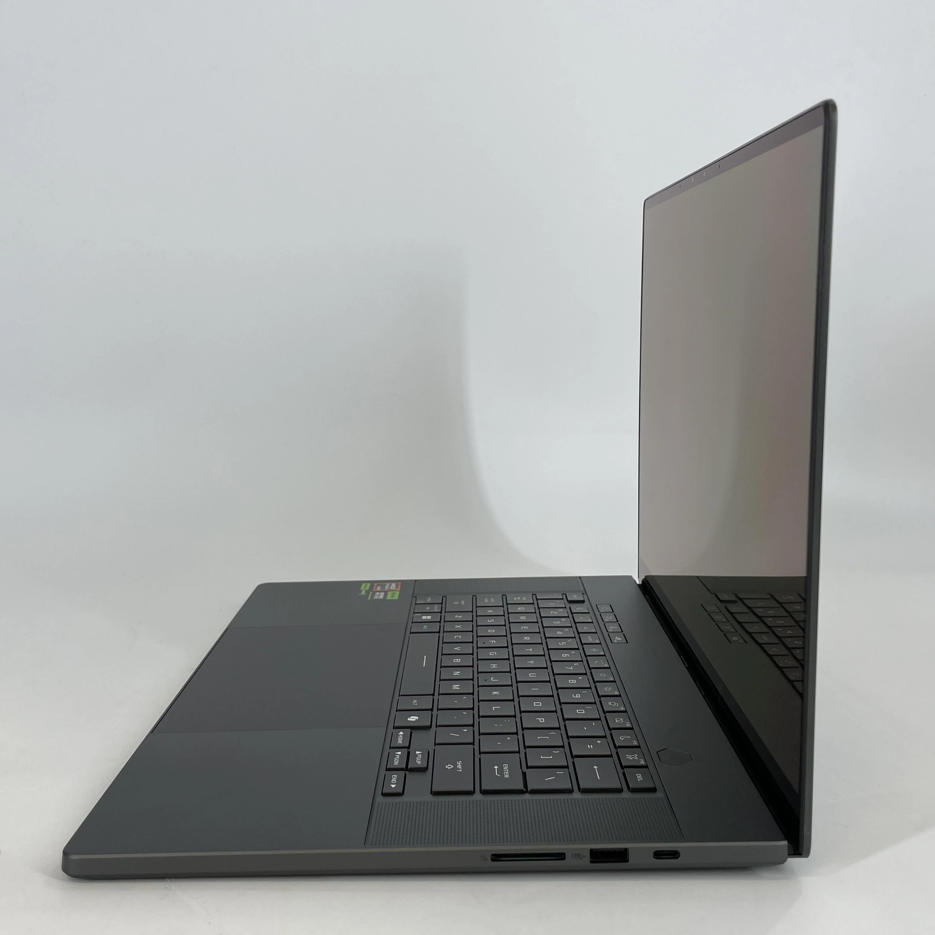 Asus ROG Zephyrus G16 GA605 16 Black 2.0 GHz AMD Ryzen AI 9 HX 370 32GB RAM 1TB Solid State Drive NVIDIA GeForce RTX 4070 8 GB - Image 4