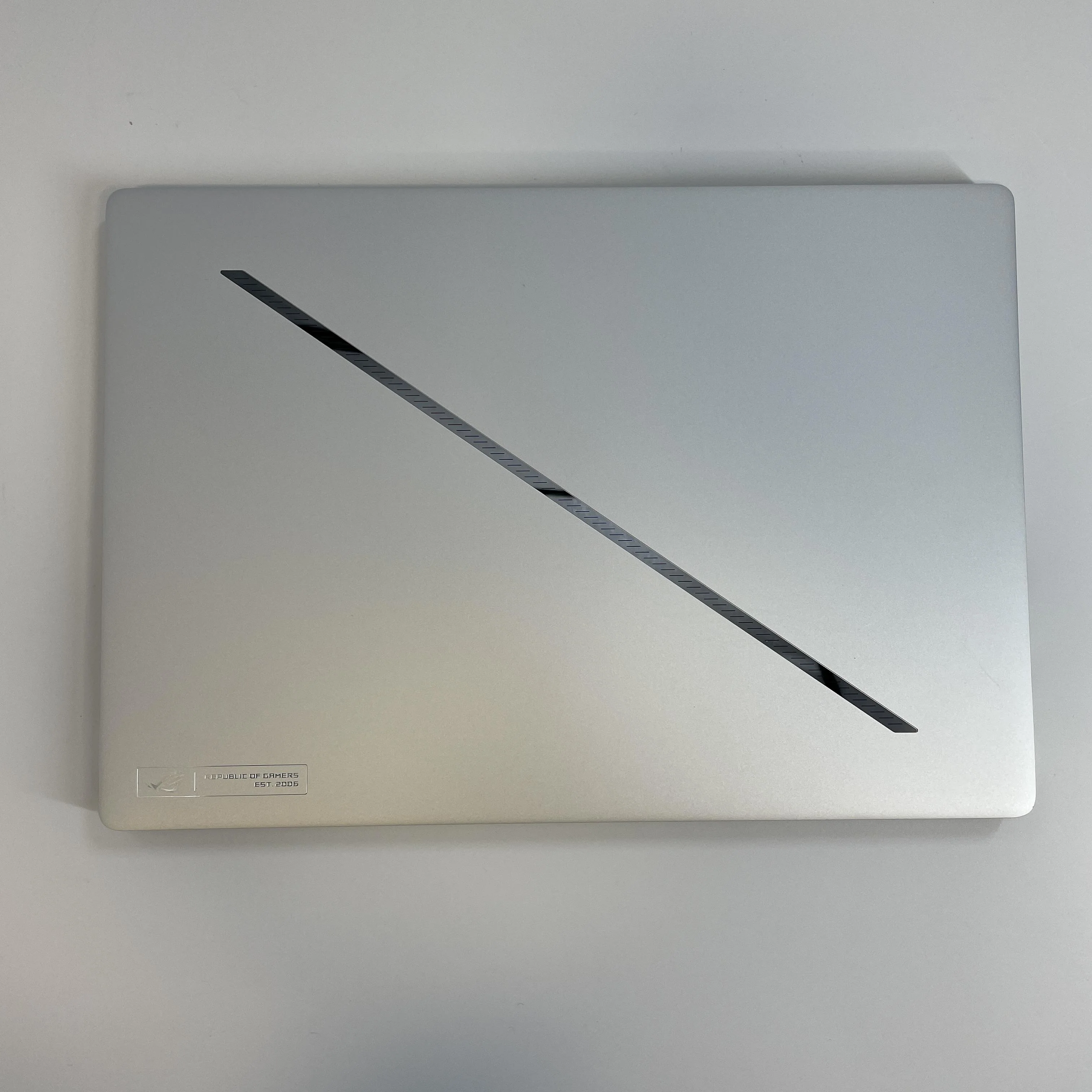 Asus ROG Zephyrus G16 GA605 16 White 2.0 GHz AMD Ryzen AI 9 HX 370 32GB RAM 2TB Solid State Drive NVIDIA GeForce RTX 4070 8 GB - Image 5