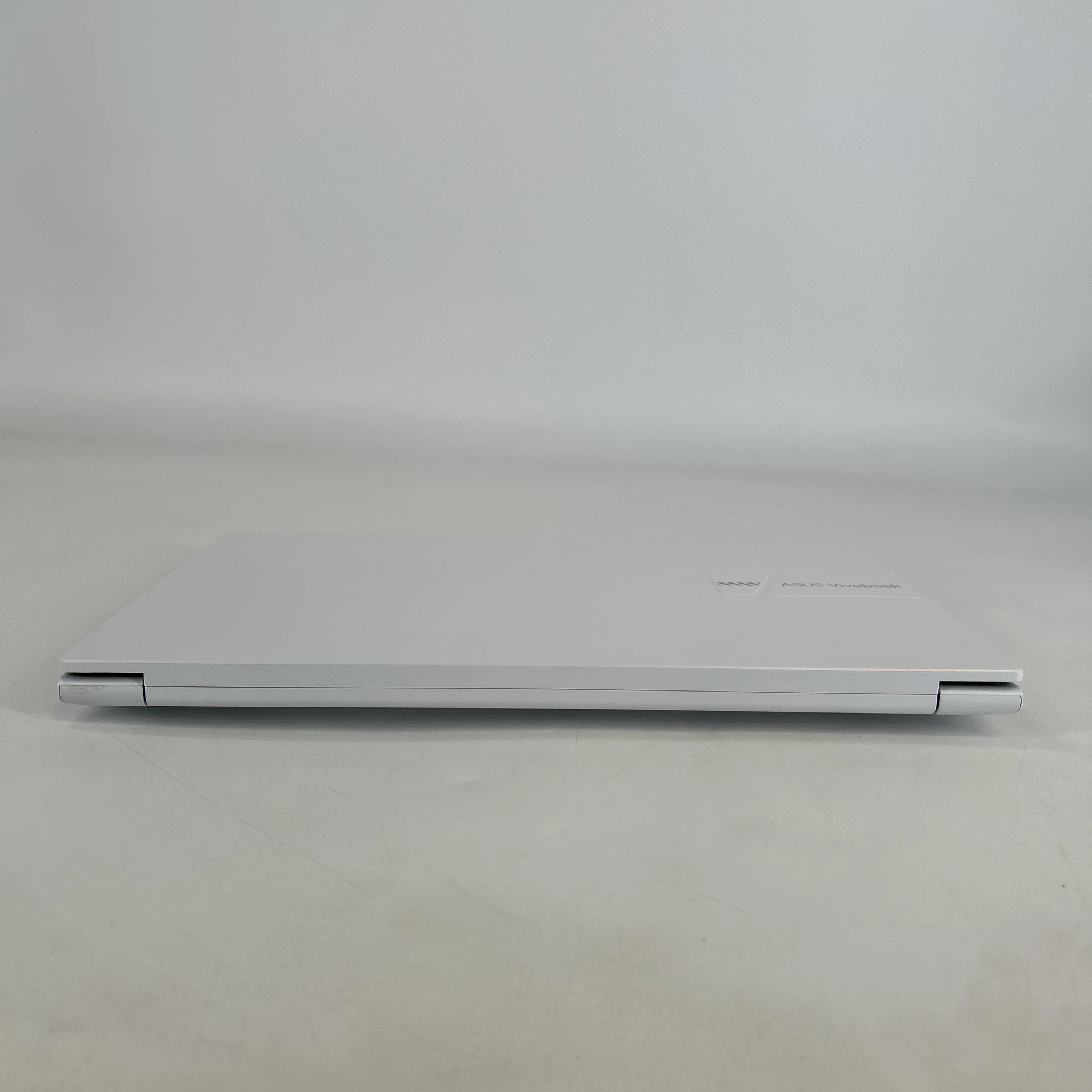 Asus Vivobook 14 White 1.4 GHz Intel Core 5 40GB RAM 1TB Solid State Drive - Image 7