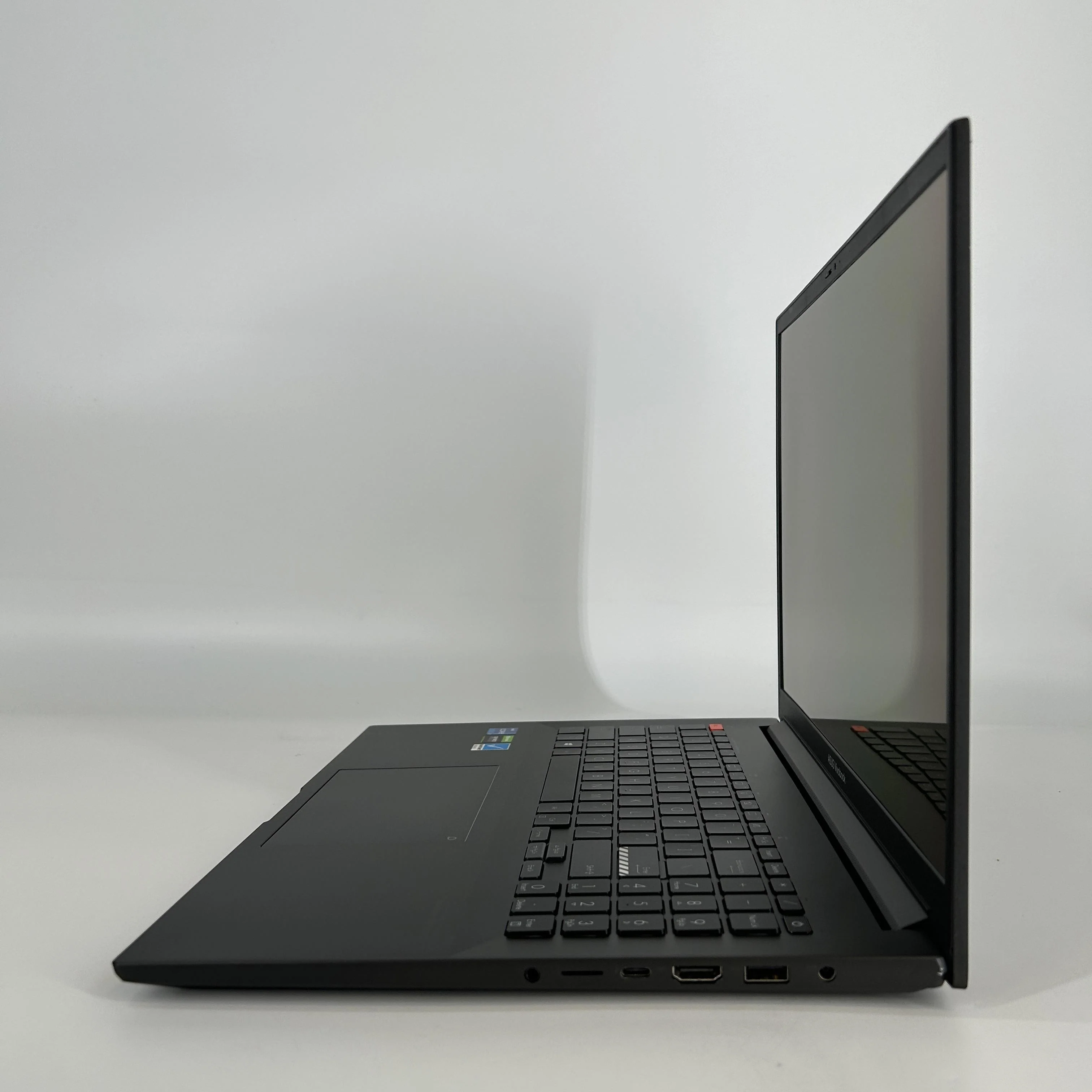Asus VivoBook Pro 16X 16 Black 3.3 GHz Intel Core i7 11th Gen. 32GB RAM 1TB Solid State Drive - Image 5