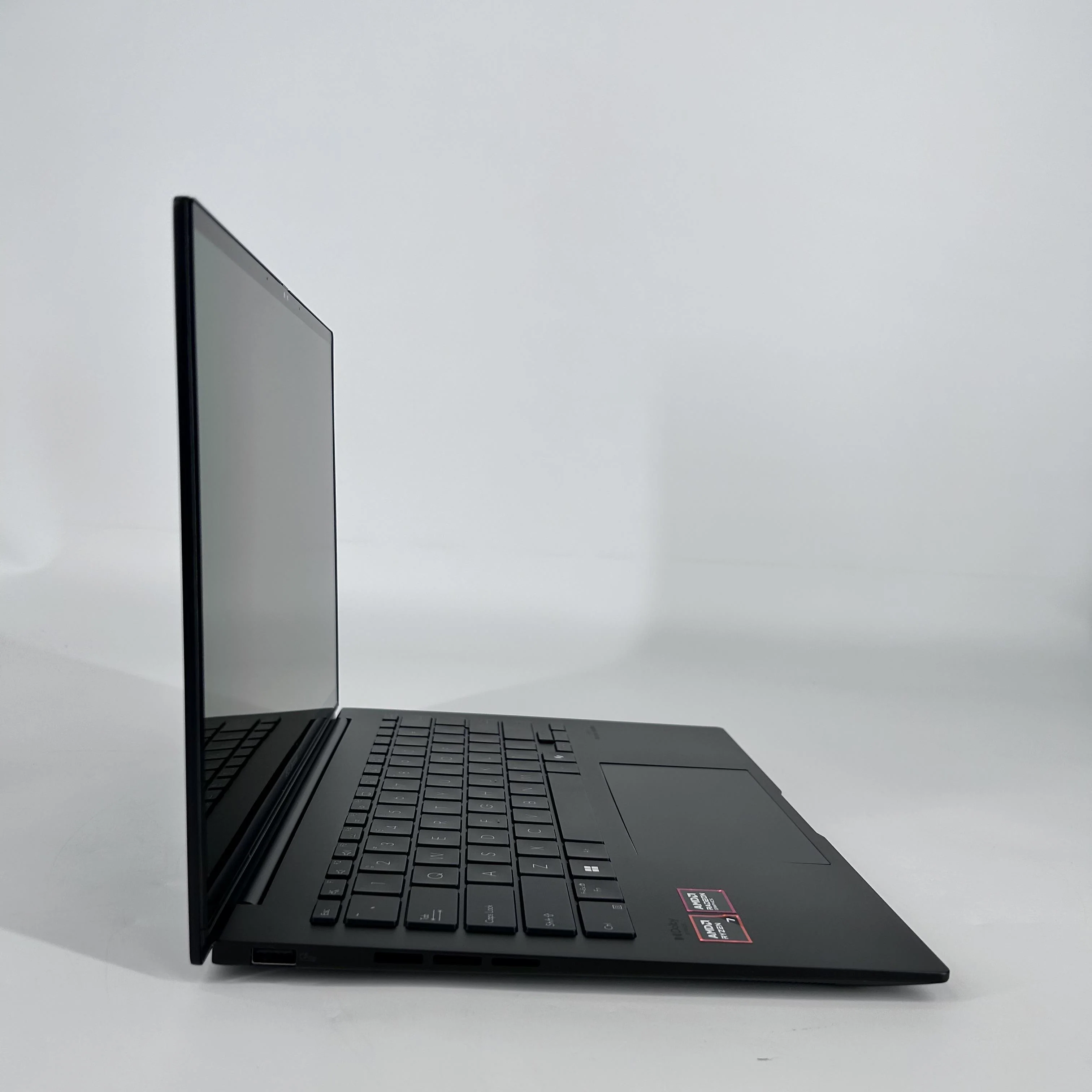Asus Zenbook 14 Gray 3.3 GHz AMD Ryzen 7 8840HS 16GB RAM 512GB Solid State Drive - Image 3