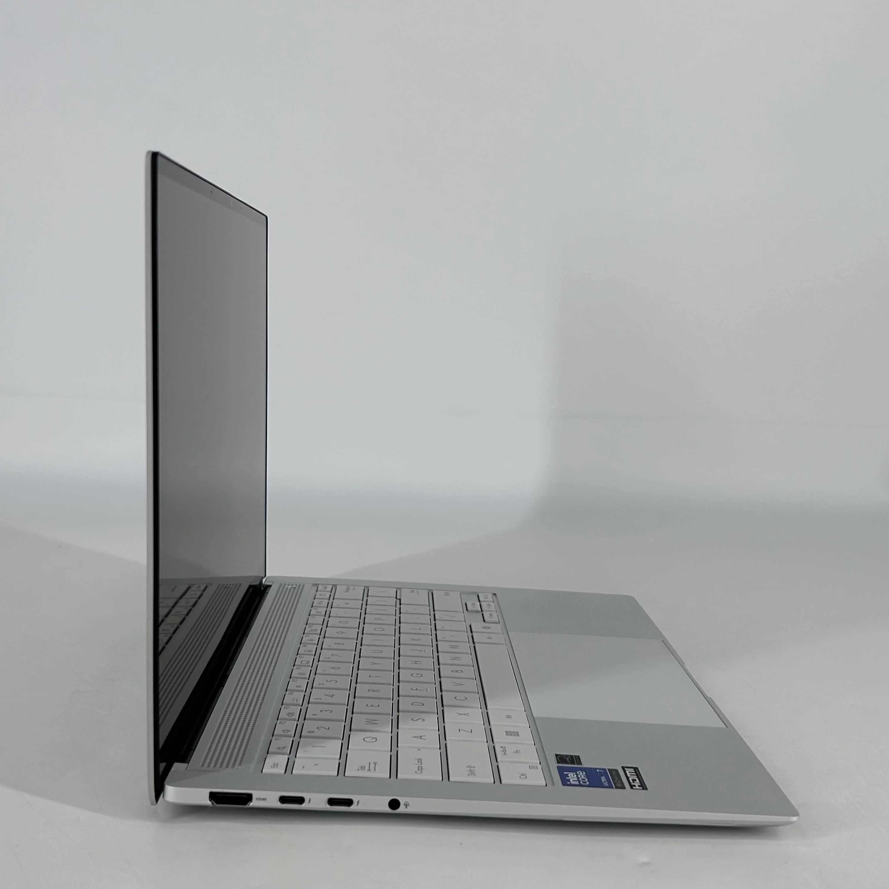 Asus Zenbook S 14 White 2.2 GHz Intel Core Ultra 7 Series 2 32GB RAM 1TB Solid State Drive - Image 3