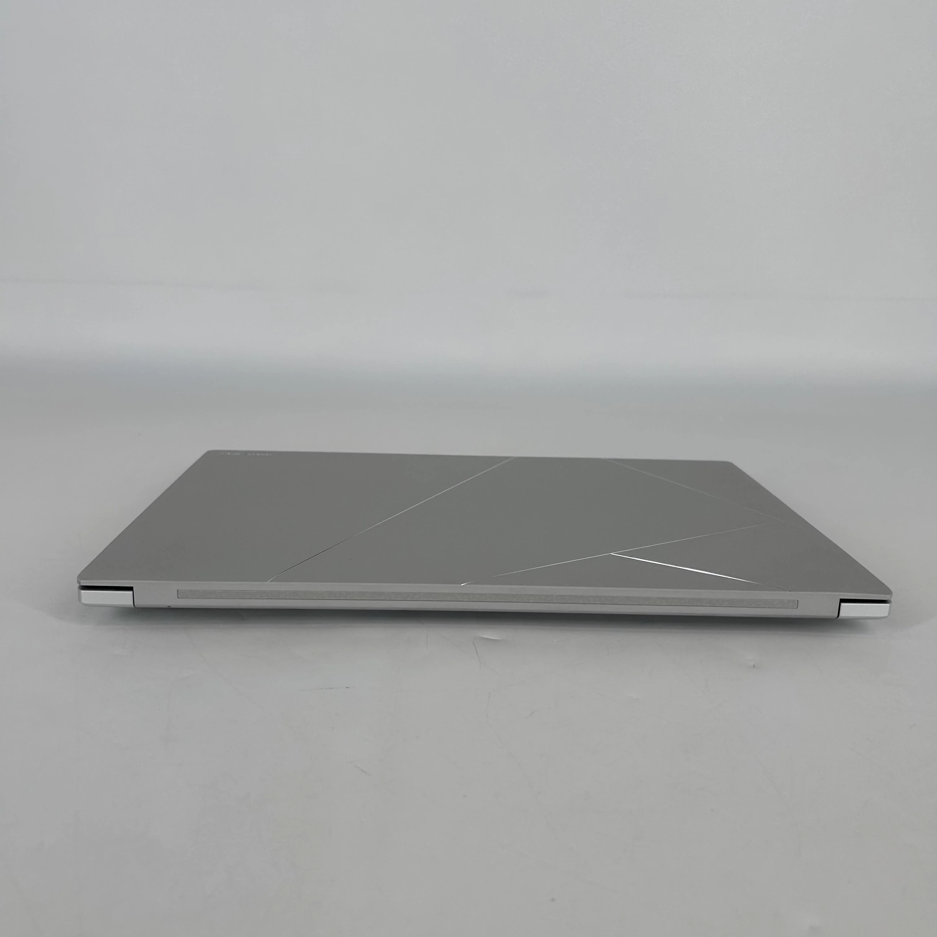Asus Zenbook S 14 White 2.2 GHz Intel Core Ultra 7 Series 2 32GB RAM 1TB Solid State Drive - Image 6