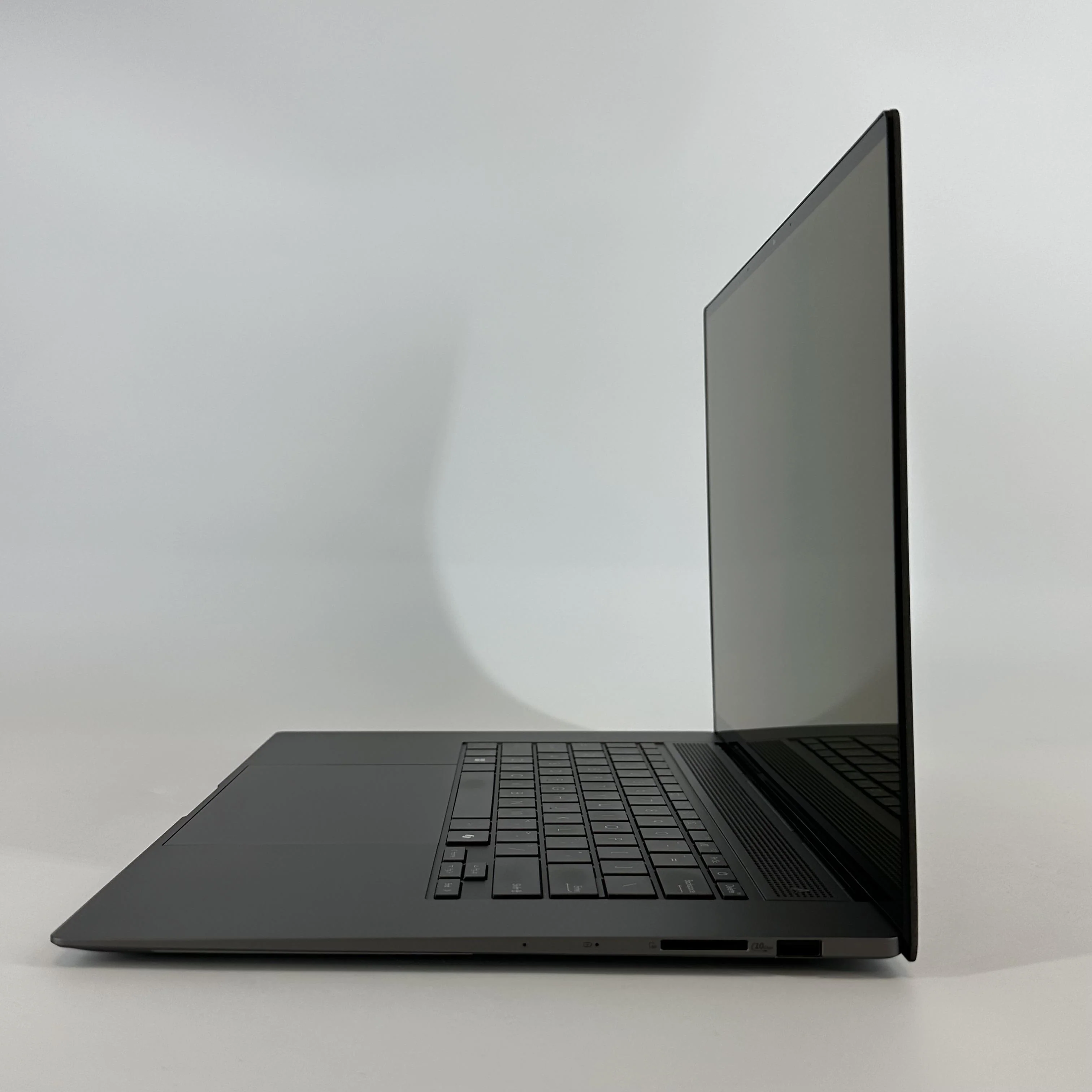 Asus Zenbook S 16 Gray 2.0 GHz AMD Ryzen AI 9 HX 370 32GB RAM 1TB Solid State Drive - Image 7