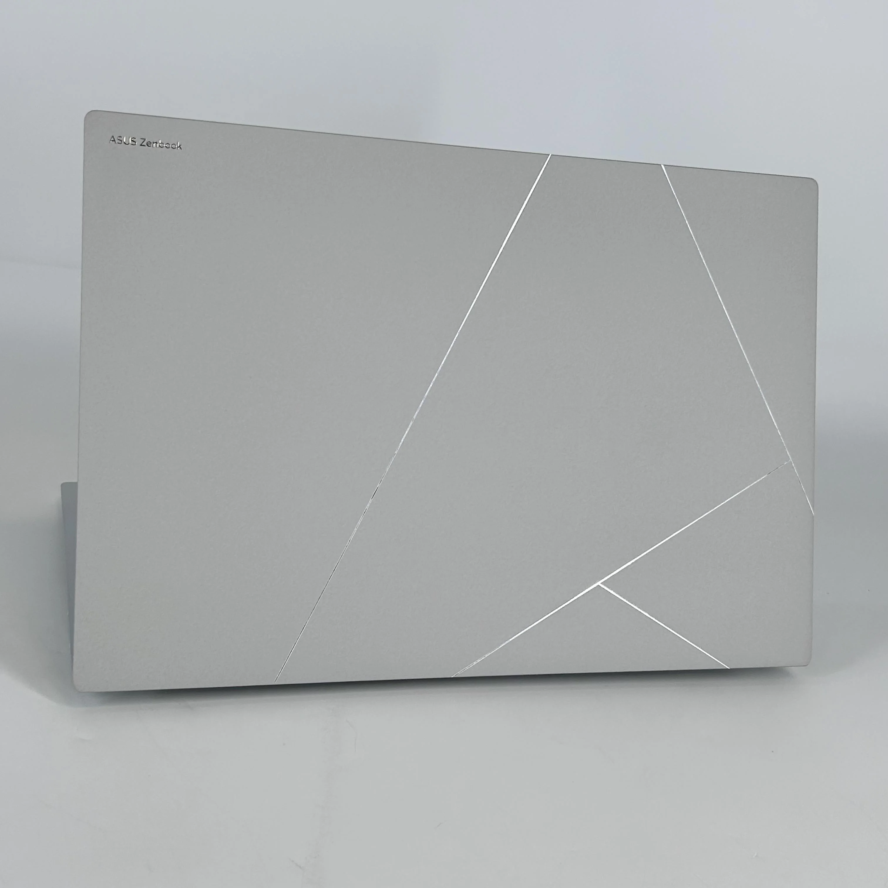 Asus Zenbook S 16 White 2.0 GHz AMD Ryzen AI 9 365 24GB RAM 1TB Solid State Drive - Image 10