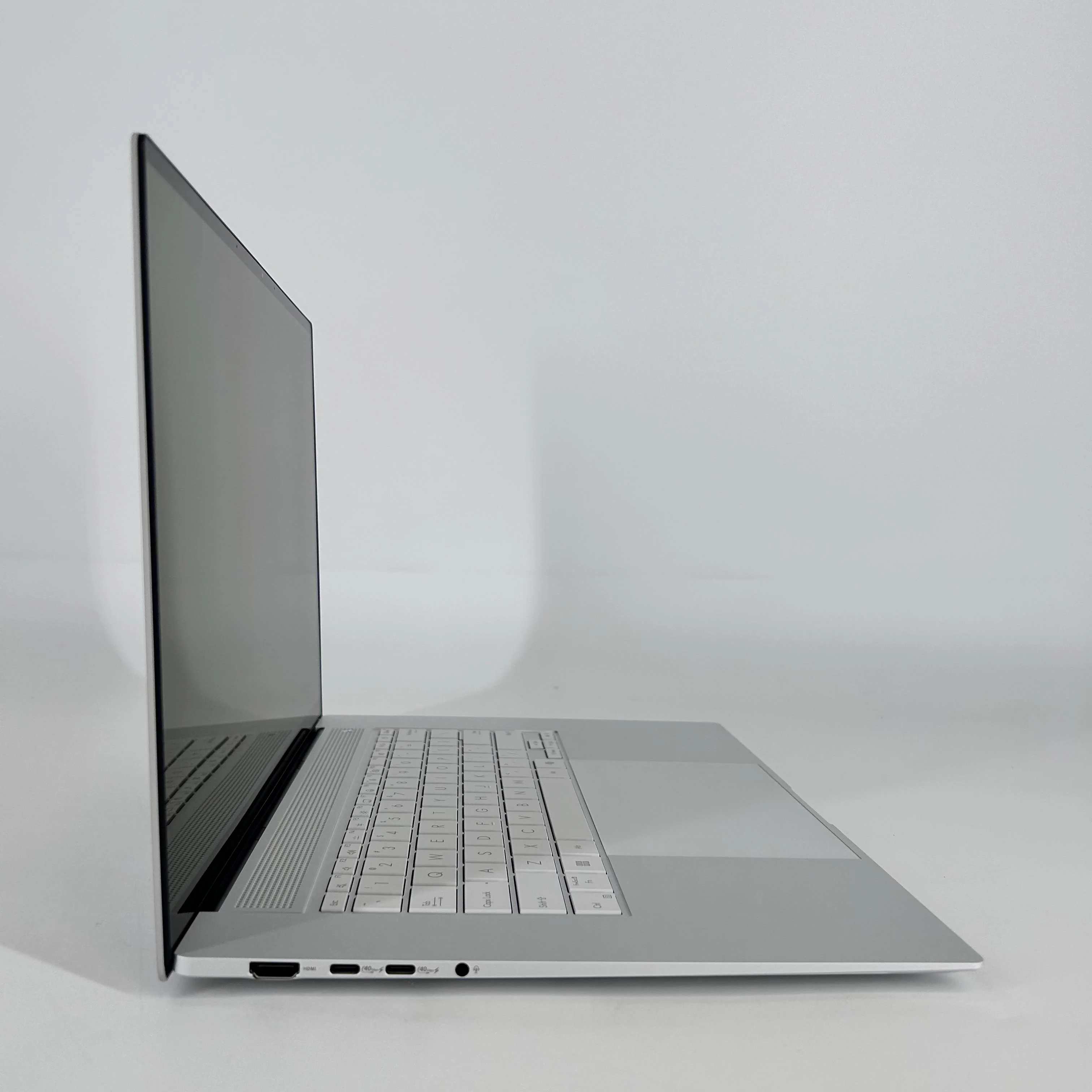 Asus Zenbook S 16 White 2.0 GHz AMD Ryzen AI 9 365 24GB RAM 1TB Solid State Drive - Image 3