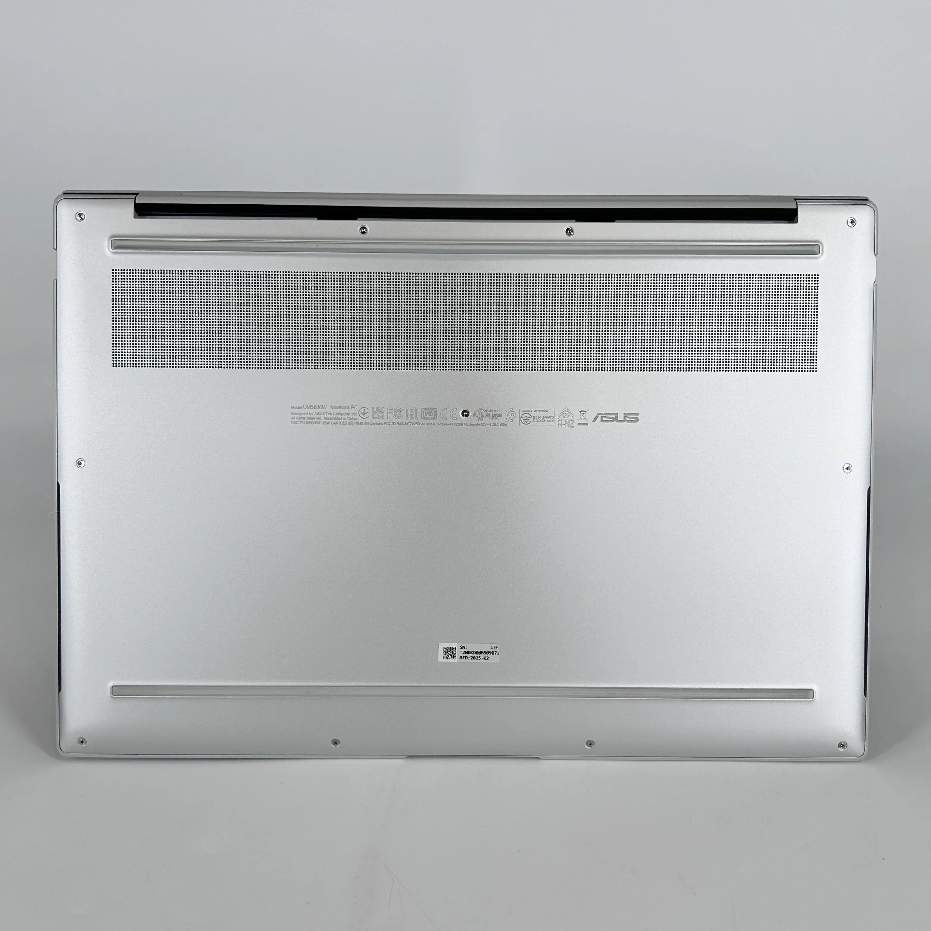 Asus Zenbook S 16 White 2.0 GHz AMD Ryzen AI 9 365 24GB RAM 1TB Solid State Drive - Image 6