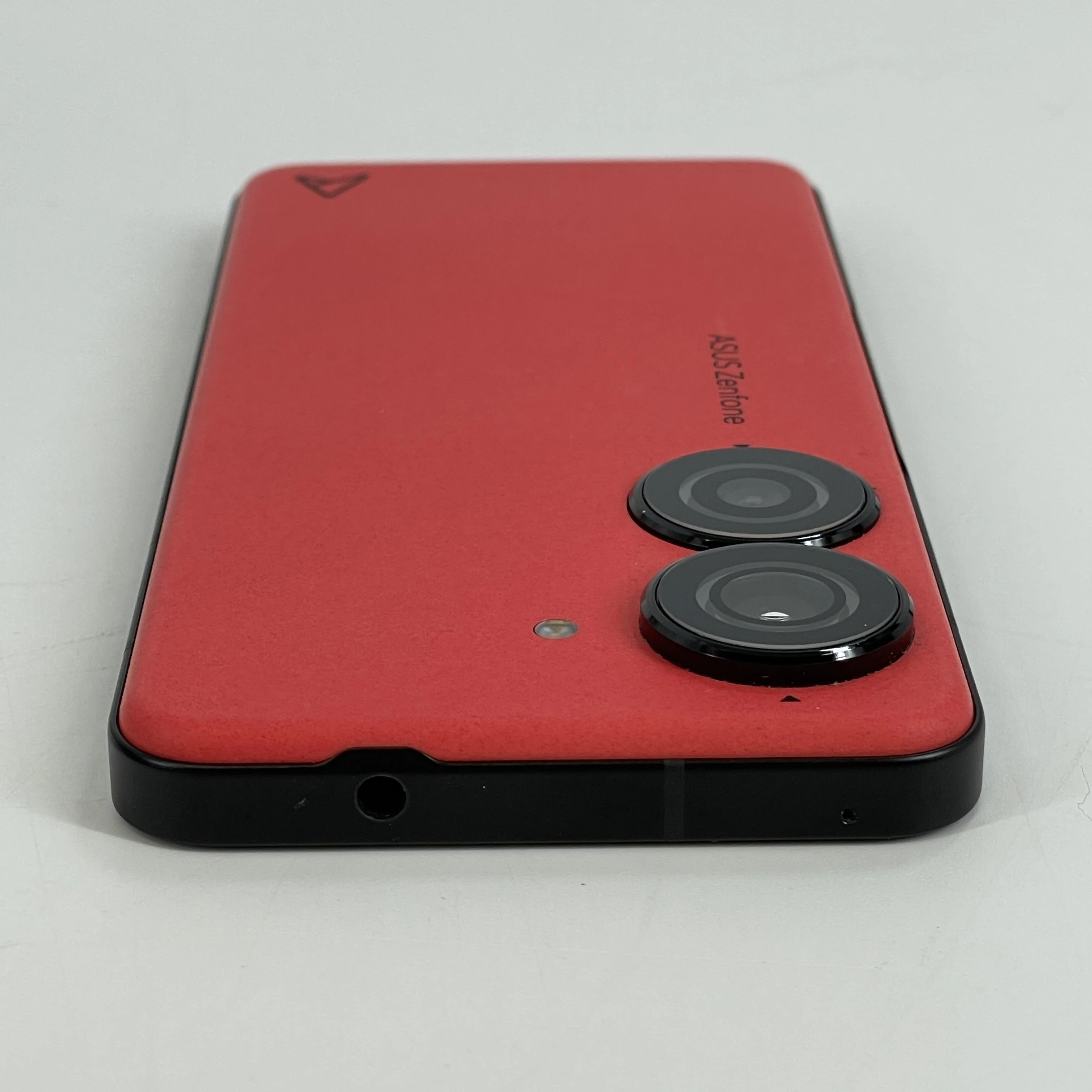 ASUS Zenfone 10 8GB RAM 256GB Red (GSM Unlocked) - Image 6
