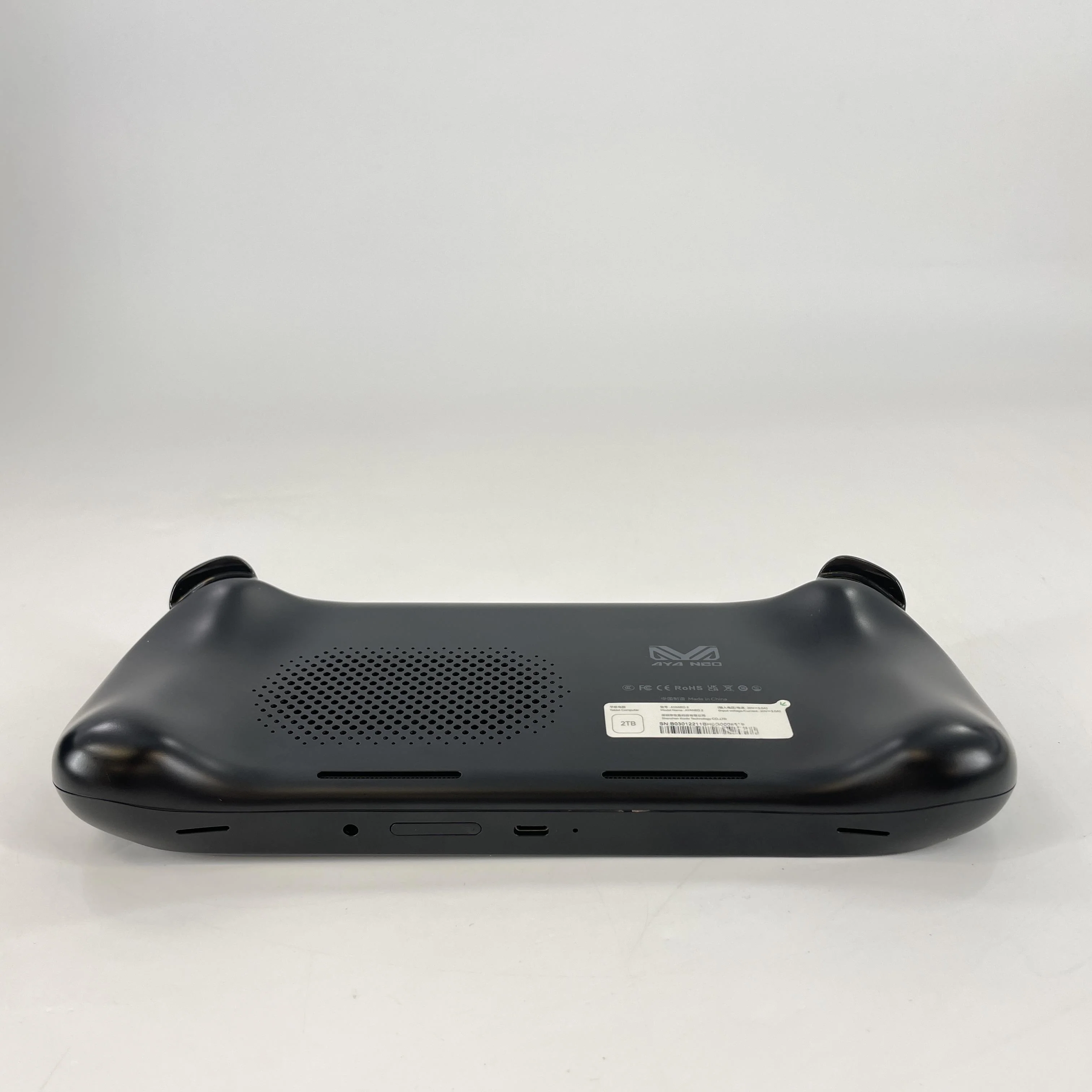 AYANEO 2 Black AMD Ryzen 7 6800U 32GB RAM 2TB Solid State Drive - Image 10