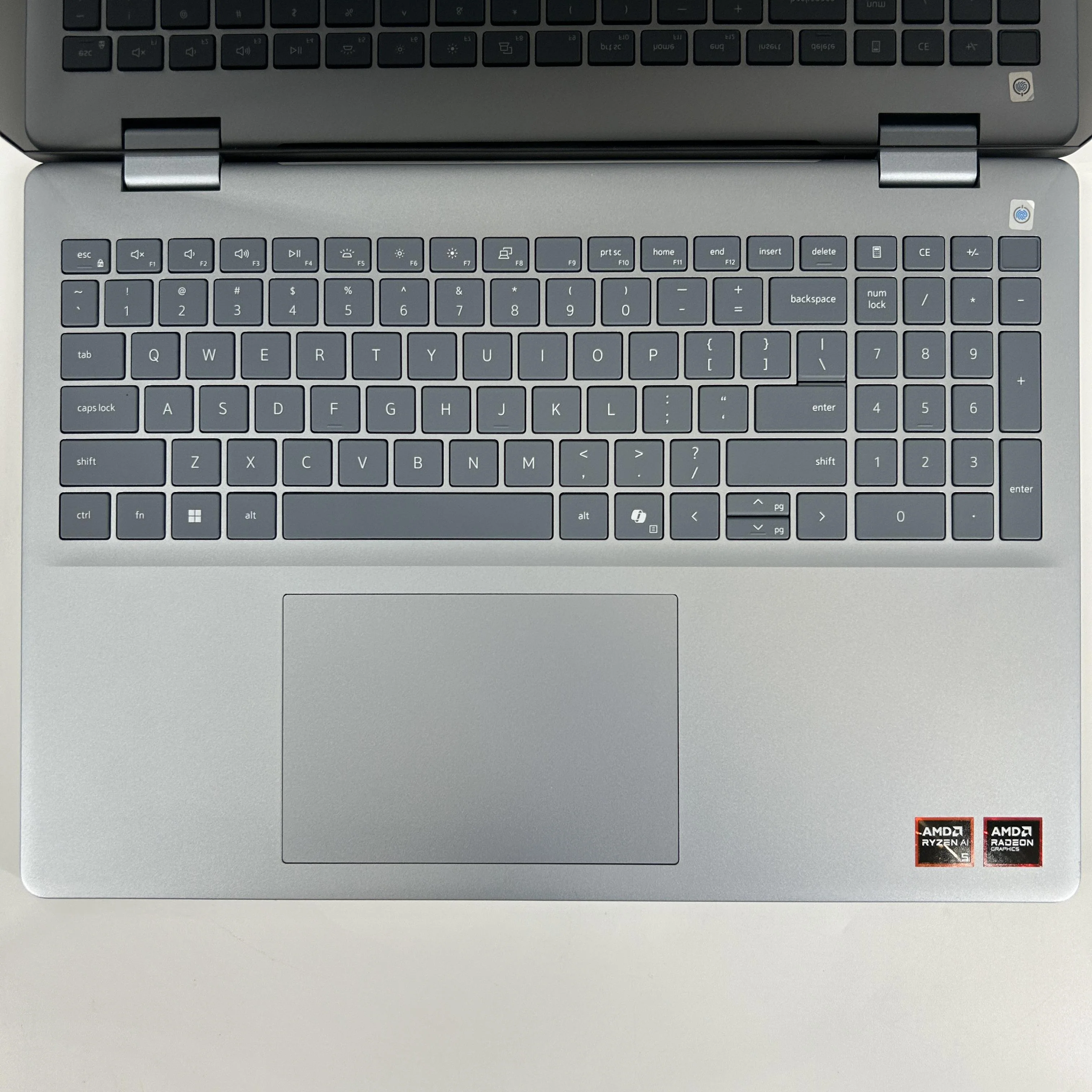 Dell 16 Plus DB16255 Silver 2.0 GHz AMD Ryzen AI 5 340 16GB RAM 512GB Solid State Drive - Image 2
