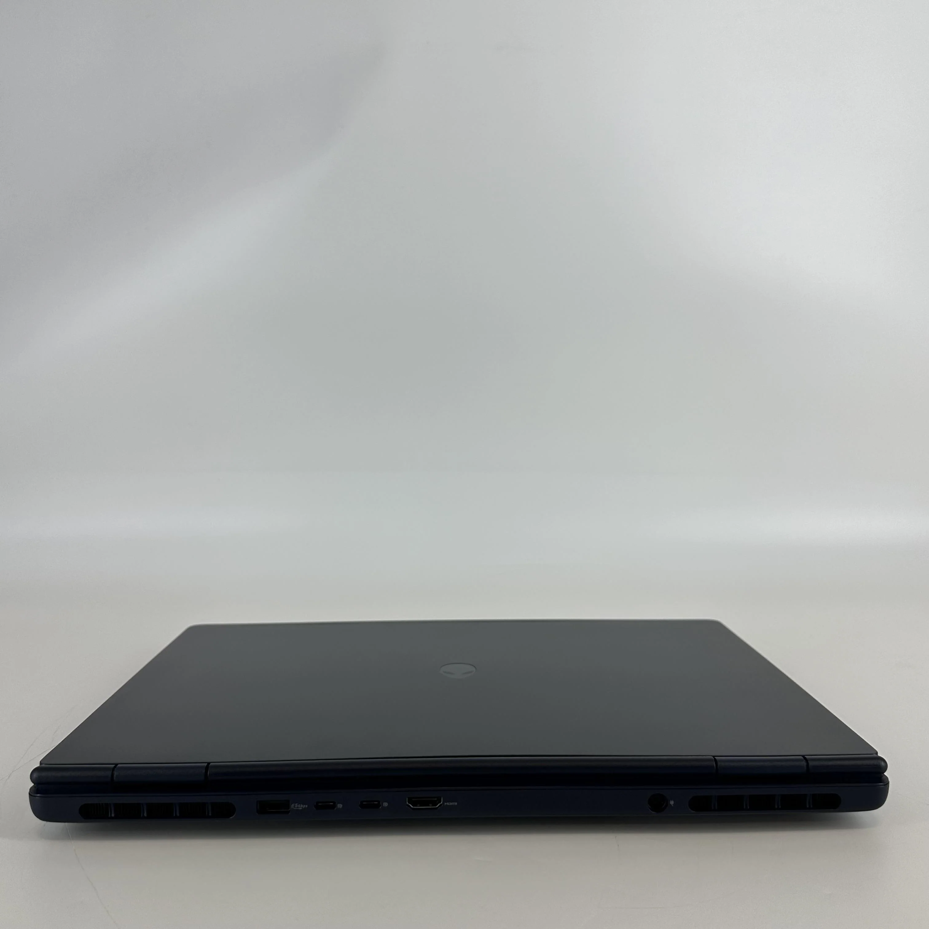 Dell Alienware 16 Aurora Interstellar Indigo 2.5 GHz Intel Core 7 Series 2 32GB RAM 1TB Solid State Drive NVIDIA GeForce RTX 5060 8 GB - Image 8