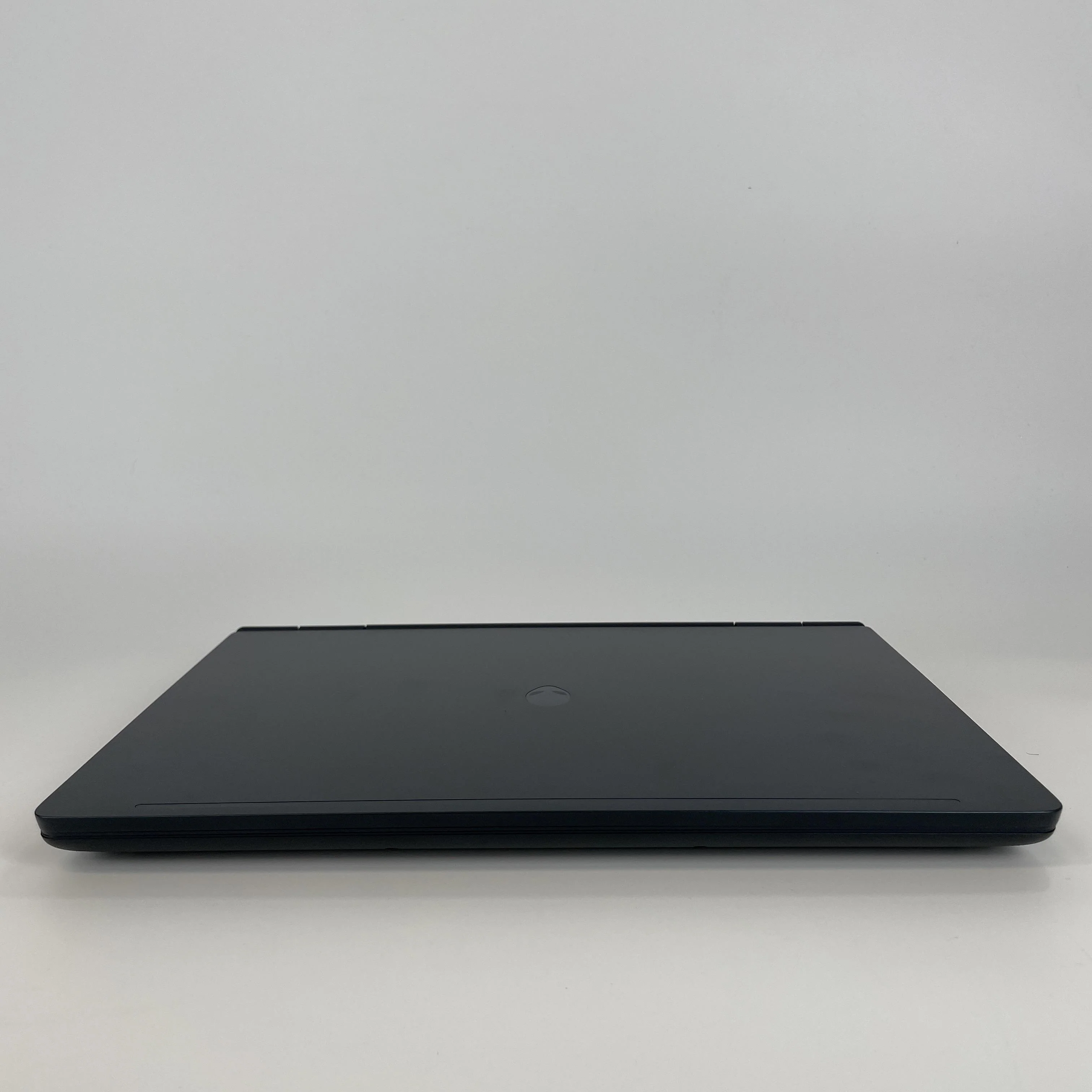 Dell Alienware 16X Aurora Interstellar Indigo 2.7 GHz Intel Core Ultra 9 Series 2 32GB RAM 2TB Solid State Drive NVIDIA GeForce RTX 5070 8 GB - Image 11