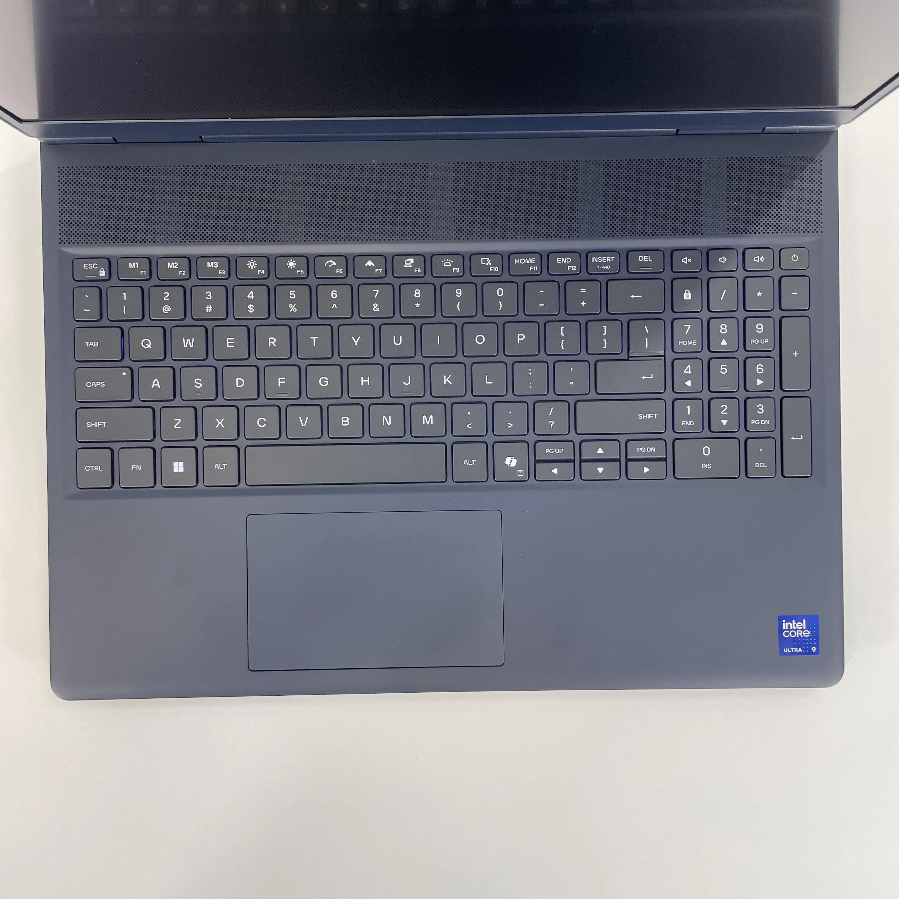 Dell Alienware 16X Aurora Interstellar Indigo 2.7 GHz Intel Core Ultra 9 Series 2 32GB RAM 2TB Solid State Drive NVIDIA GeForce RTX 5070 8 GB - Image 2