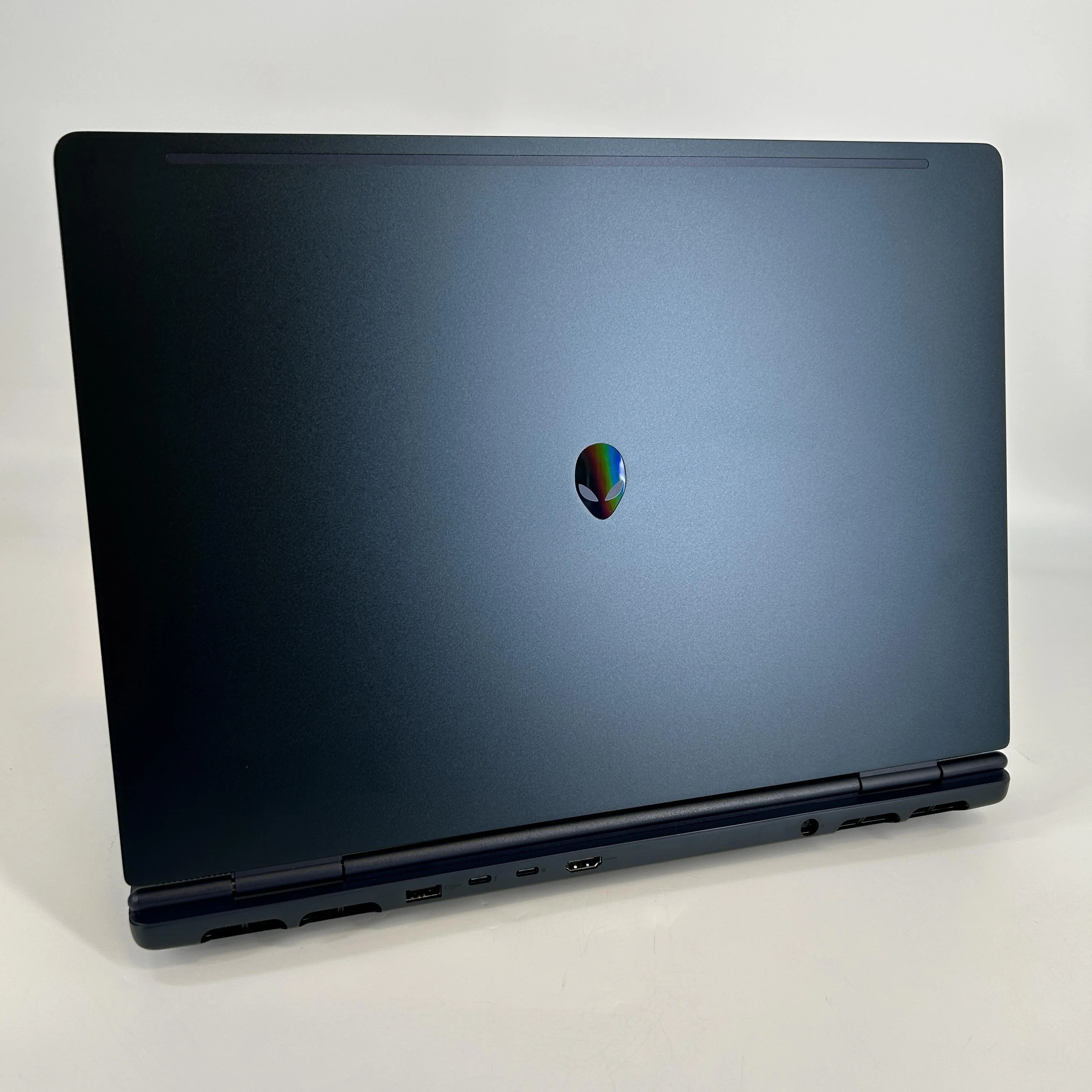 Dell Alienware 16X Aurora Interstellar Indigo 2.7 GHz Intel Core Ultra 9 Series 2 64GB RAM 2TB Solid State Drive NVIDIA GeForce RTX 5070 8 GB - Image 10