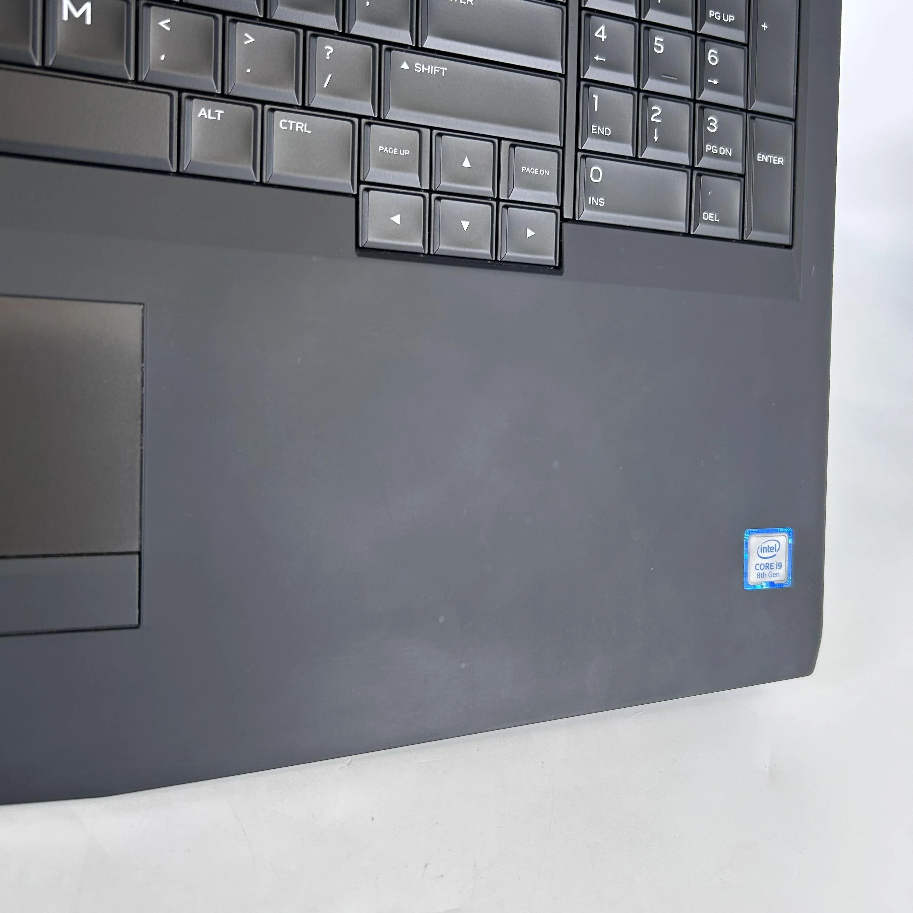 Dell Alienware 17 R5 Black 2.9 GHz Intel Core i9 8th Gen. 32GB RAM 1TB Solid State Drive NVIDIA GeForce GTX 1080 8 GB - Image 13