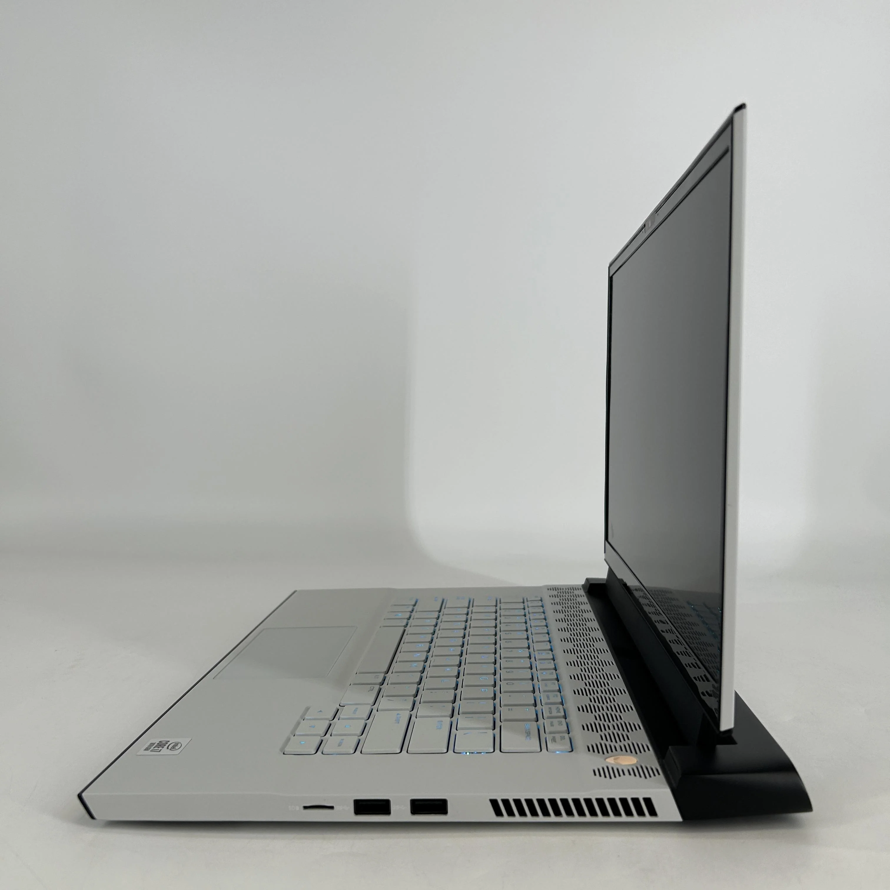 Dell Alienware m15 R3 White 2.6 GHz Intel Core i7 10th Gen. 16GB RAM 1TB Solid State Drive NVIDIA GeForce RTX 2070 SUPER 8 GB - Image 4
