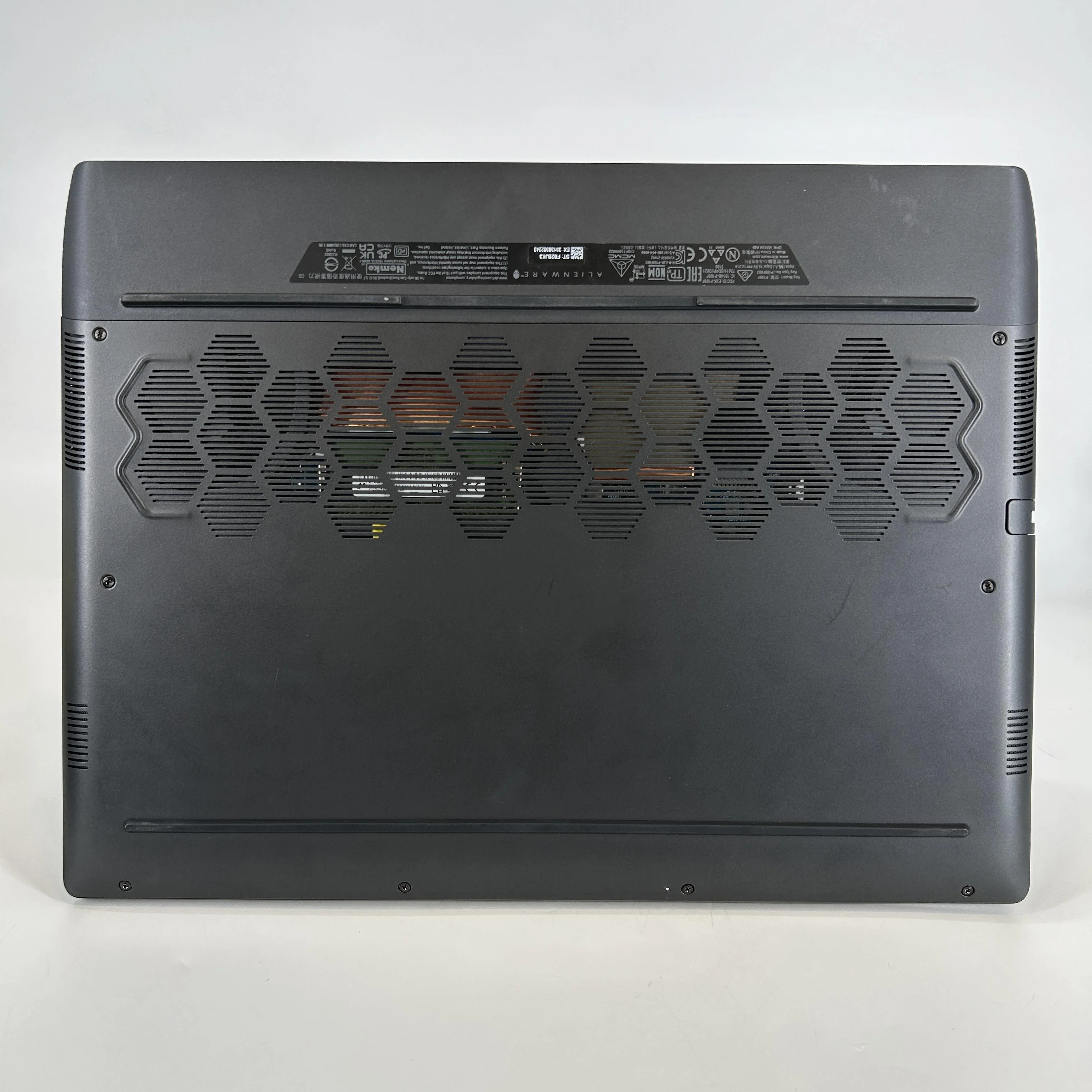 Dell Alienware m15 R5 Black 3.3 GHz AMD Ryzen 9 5900HX 16GB RAM 1TB Solid State Drive NVIDIA GeForce RTX 3070 8 GB - Image 5