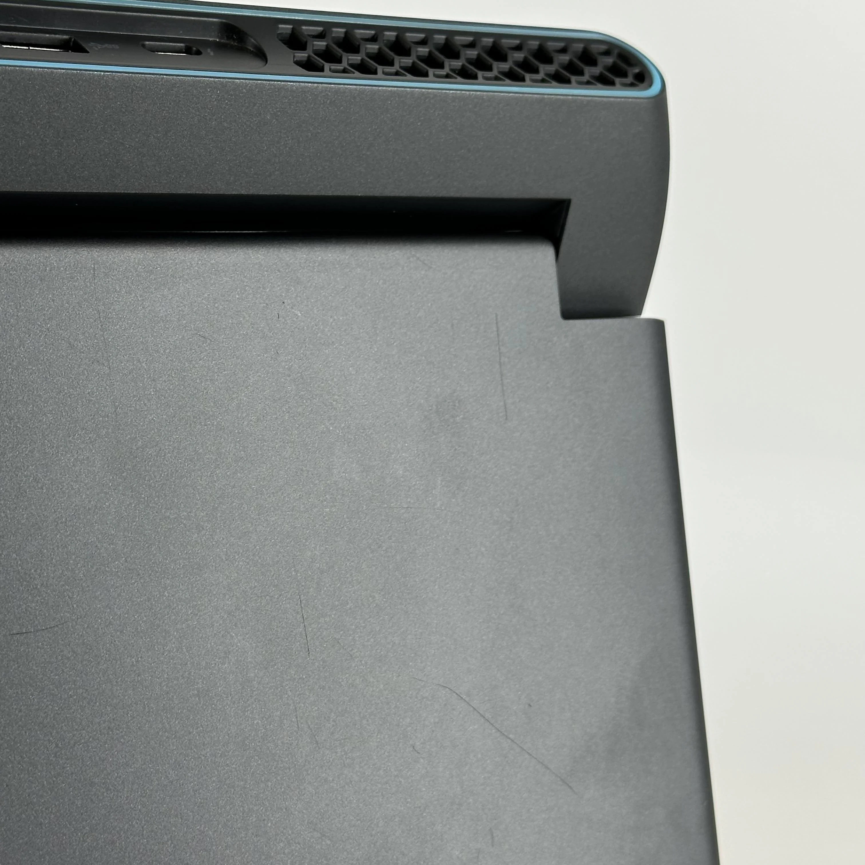 Dell Alienware m15 R6 Silver 2.3 GHz Intel Core i7 11th Gen. 16GB RAM 512GB Solid State Drive NVIDIA GeForce RTX 3060 6 GB - Image 12