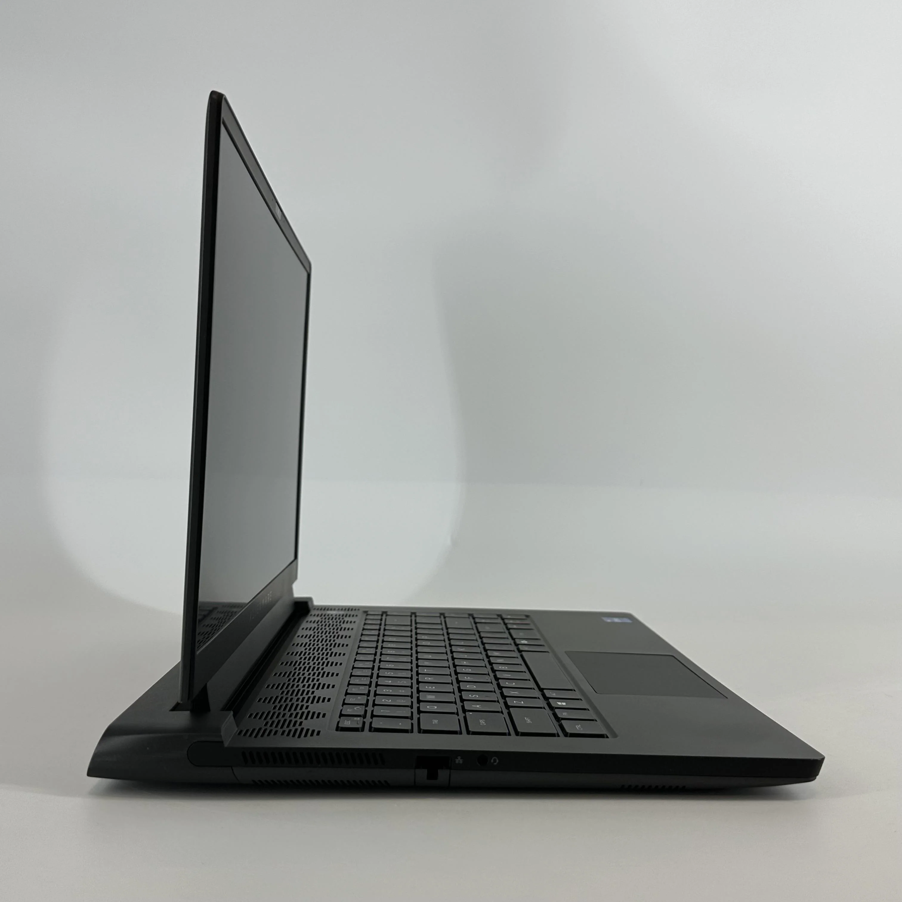 Dell Alienware m15 R6 Silver 2.3 GHz Intel Core i7 11th Gen. 16GB RAM 512GB Solid State Drive NVIDIA GeForce RTX 3060 6 GB - Image 6