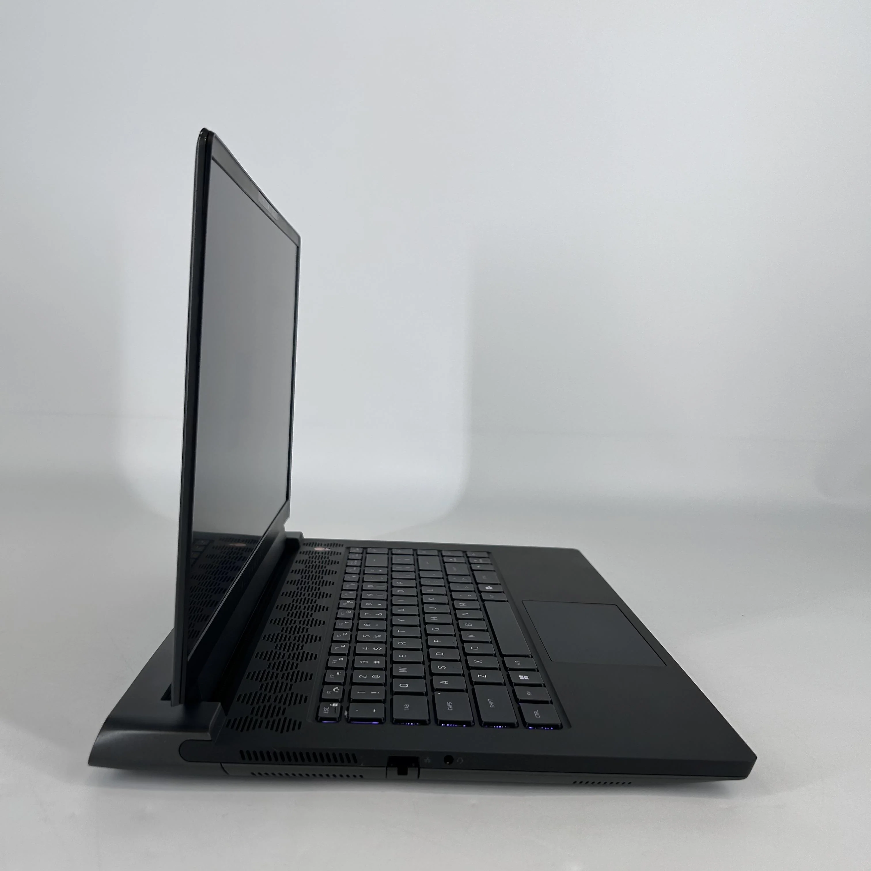 Dell Alienware m15 R7 Black 2.5 GHz Intel Core i9 12th Gen. 32GB RAM 1TB Solid State Drive NVIDIA GeForce RTX 3080 8 GB - Image 15