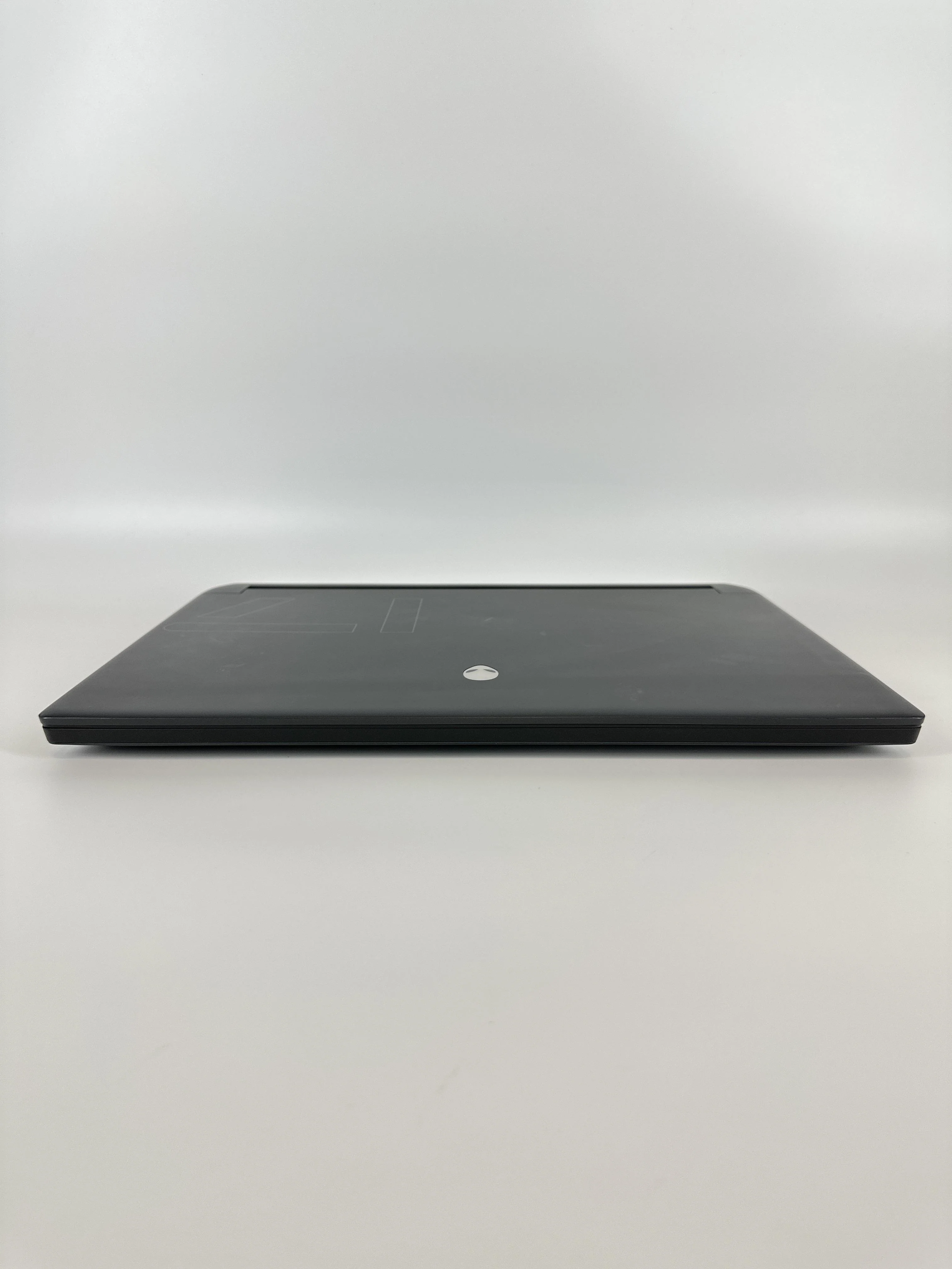 Dell Alienware M17 R5 Black 3.3 GHz AMD Ryzen 9 6900HX 32GB RAM 1TB Solid State Drive AMD Radeon RX 6850M XT 12 GB - Image 10