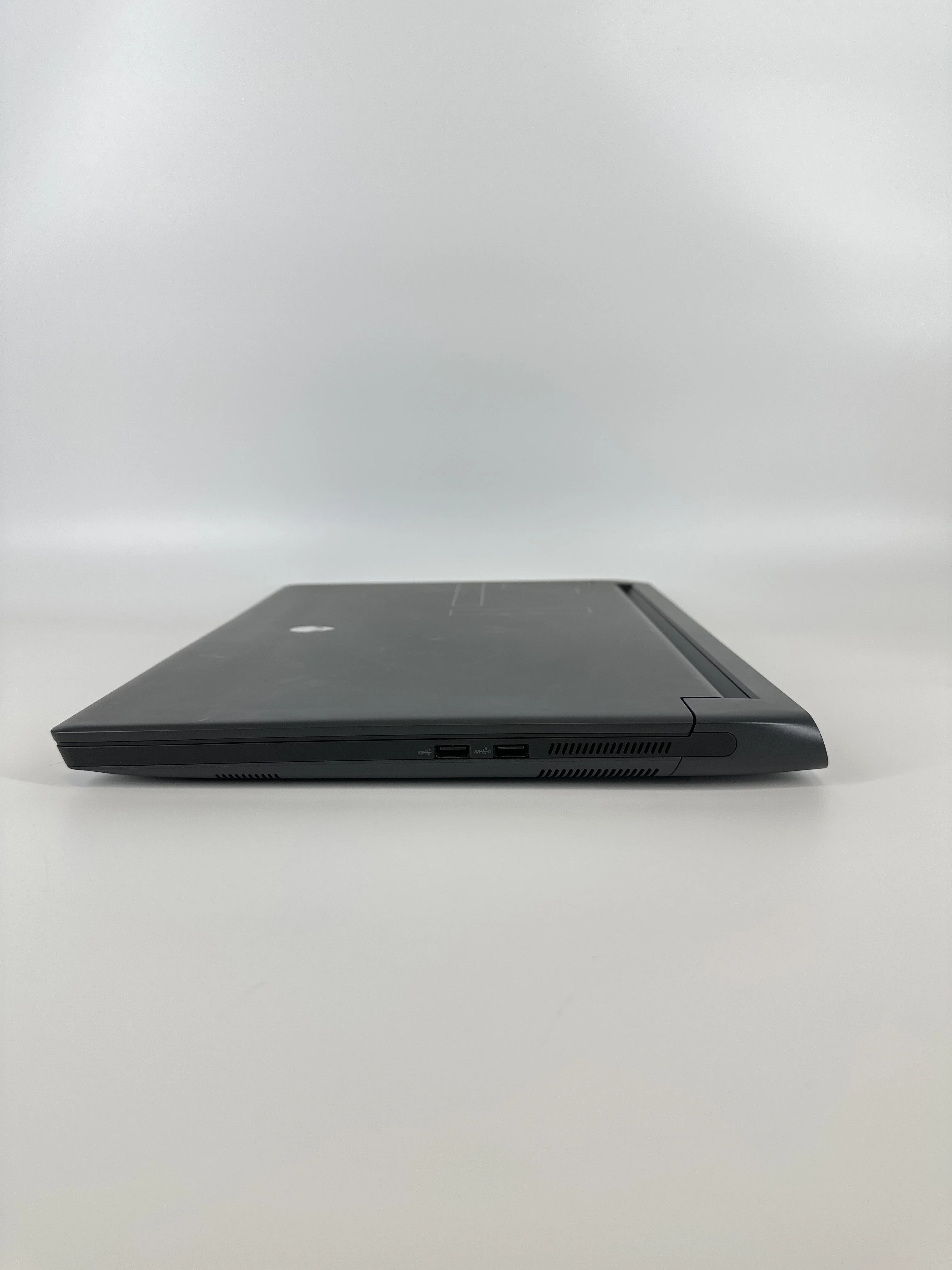 Dell Alienware M17 R5 Black 3.3 GHz AMD Ryzen 9 6900HX 32GB RAM 1TB Solid State Drive AMD Radeon RX 6850M XT 12 GB - Image 8