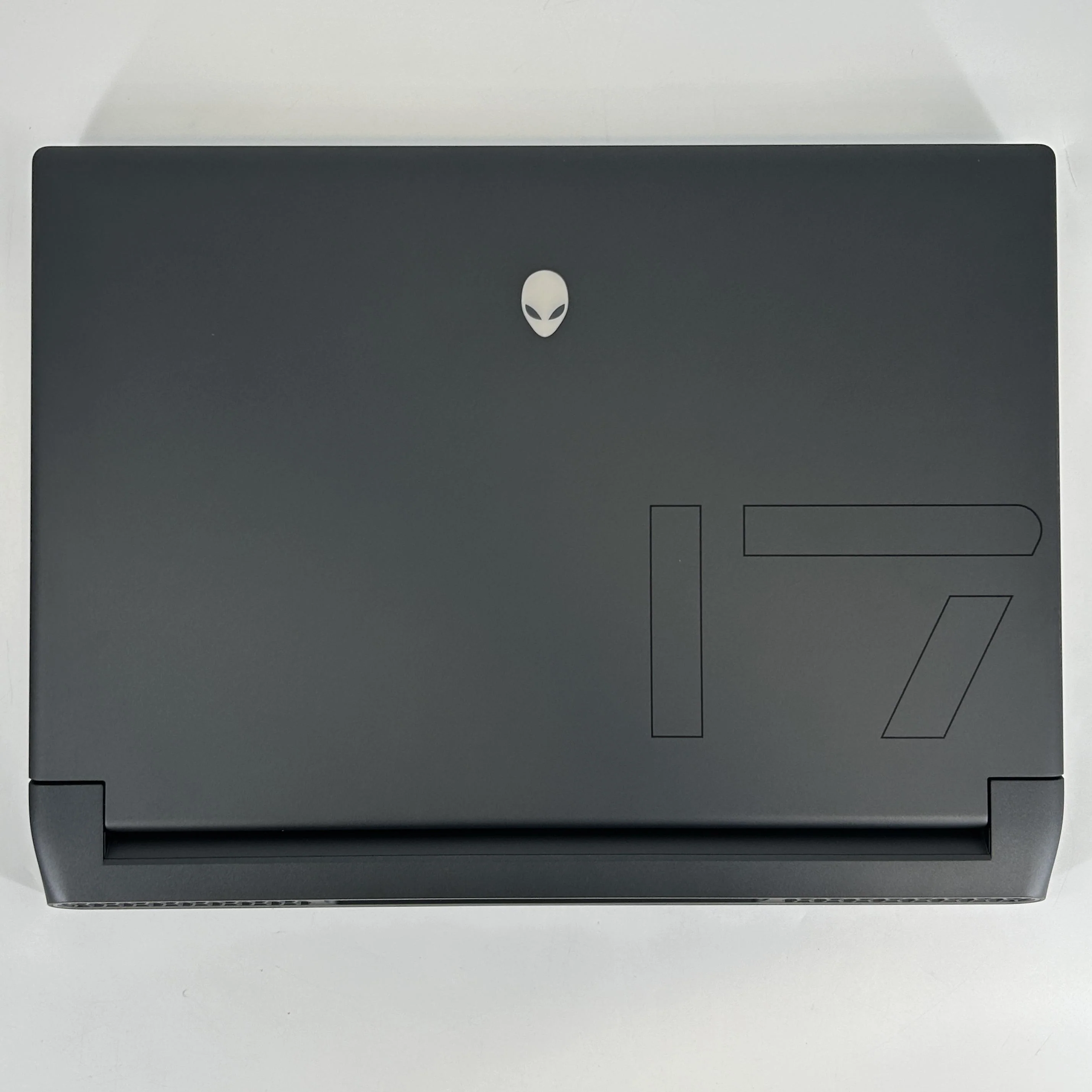 Dell Alienware M17 R5 Black 3.3 GHz AMD Ryzen 9 6900HX 32GB RAM 1TB Solid State Drive NVIDIA GeForce RTX 3080 8 GB - Image 10