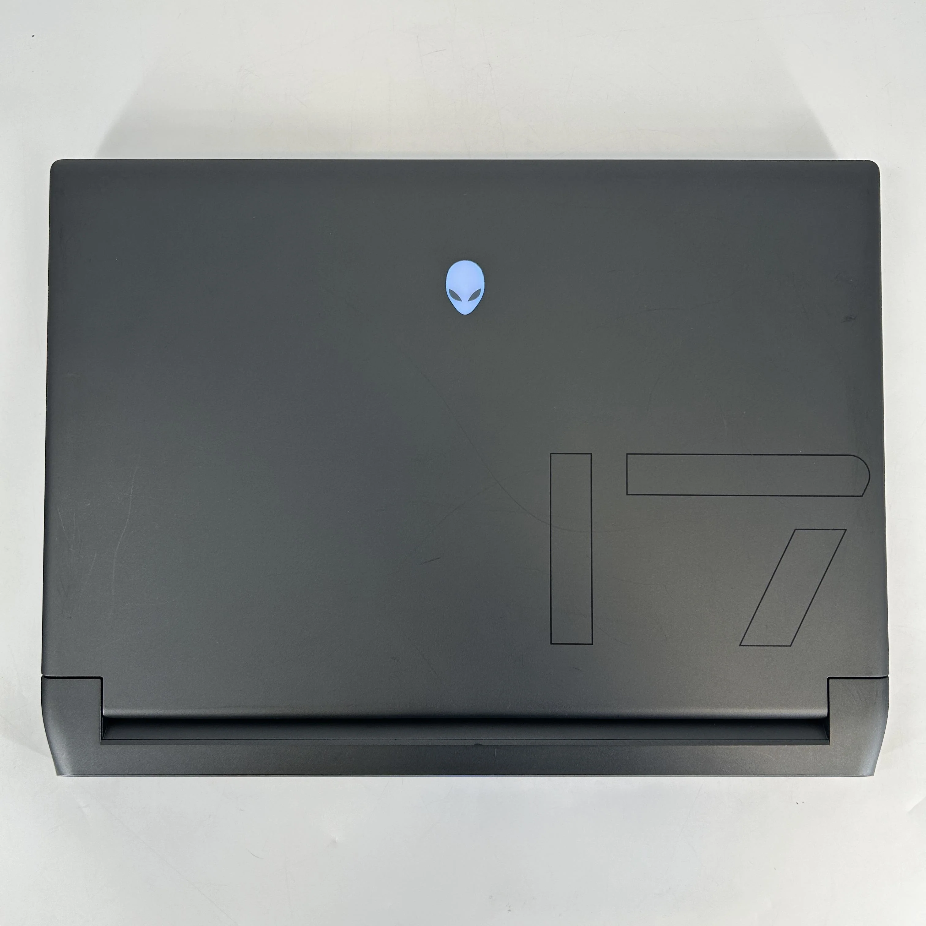 Dell Alienware M17 R5 Black 3.3 GHz AMD Ryzen 9 6900HX 64GB RAM 2TB Solid State Drive 2TB Solid State Drive AMD Radeon RX 6850M XT 12 GB - Image 10