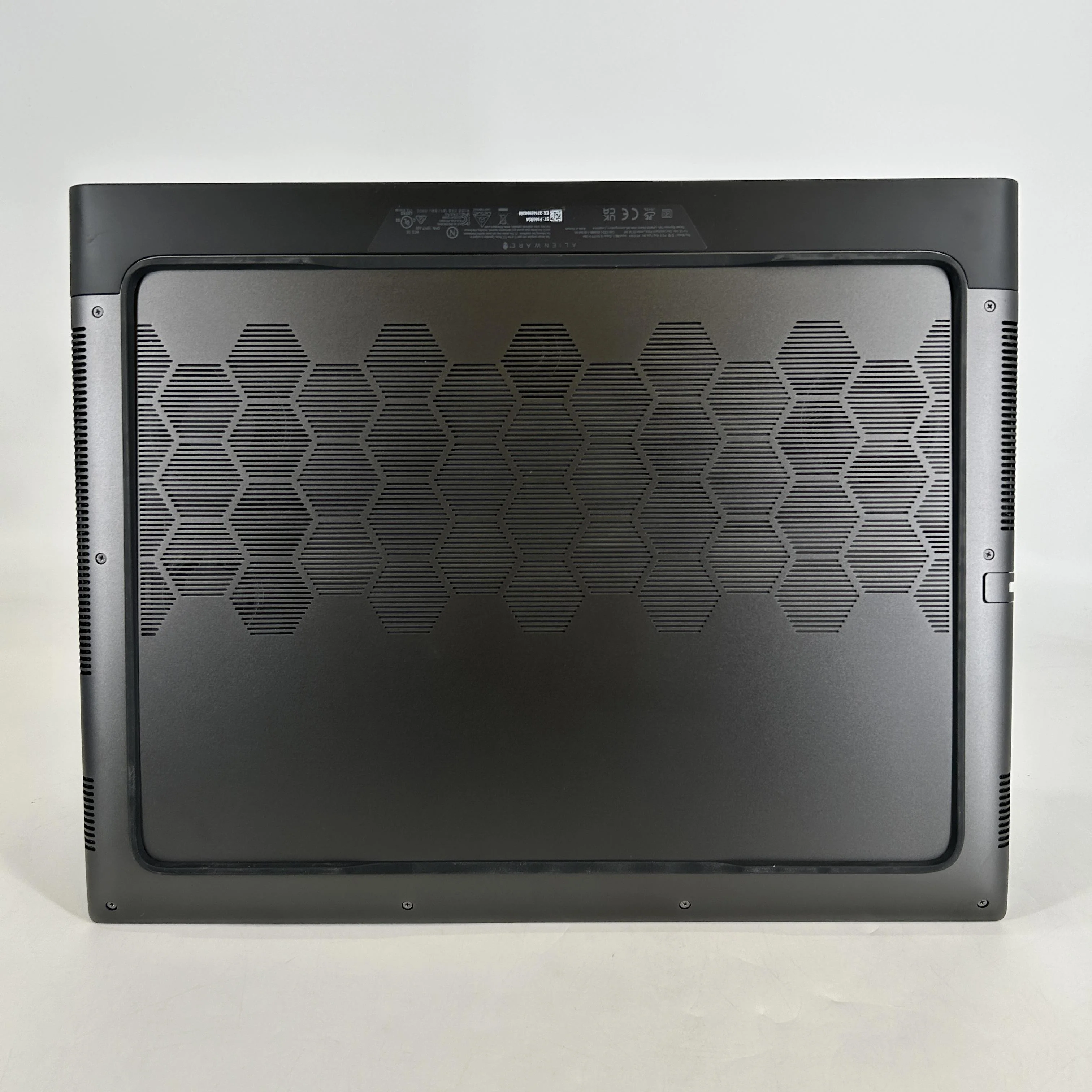 Dell Alienware M18 R2 Black 2.2 GHz Intel Core i9 14th Gen. 64GB RAM 2TB Solid State Drive NVIDIA GeForce RTX 4070 8 GB - Image 6
