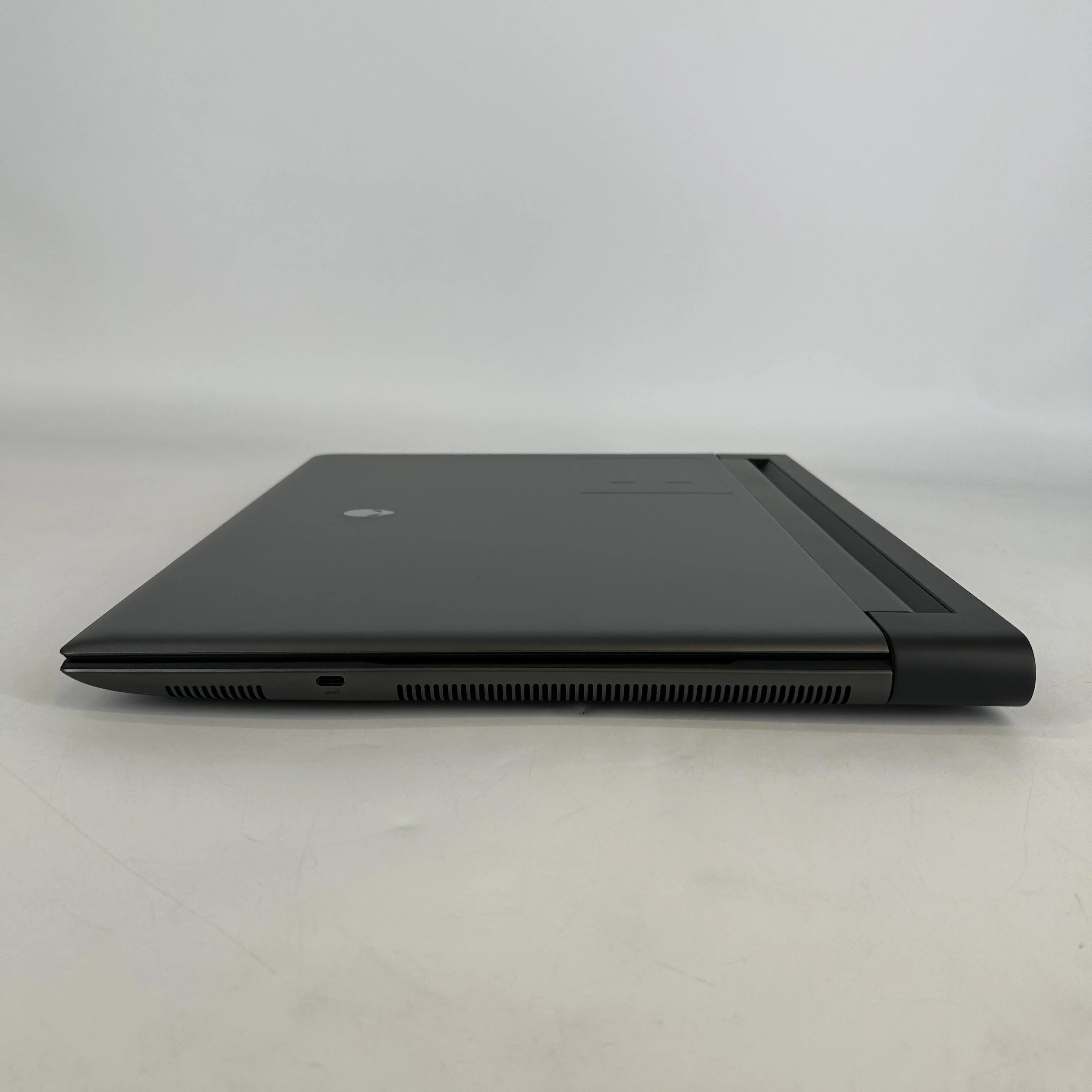 Dell Alienware M18 R2 Black 2.2 GHz Intel Core i9 14th Gen. 64GB RAM 2TB Solid State Drive NVIDIA GeForce RTX 4070 8 GB - Image 8