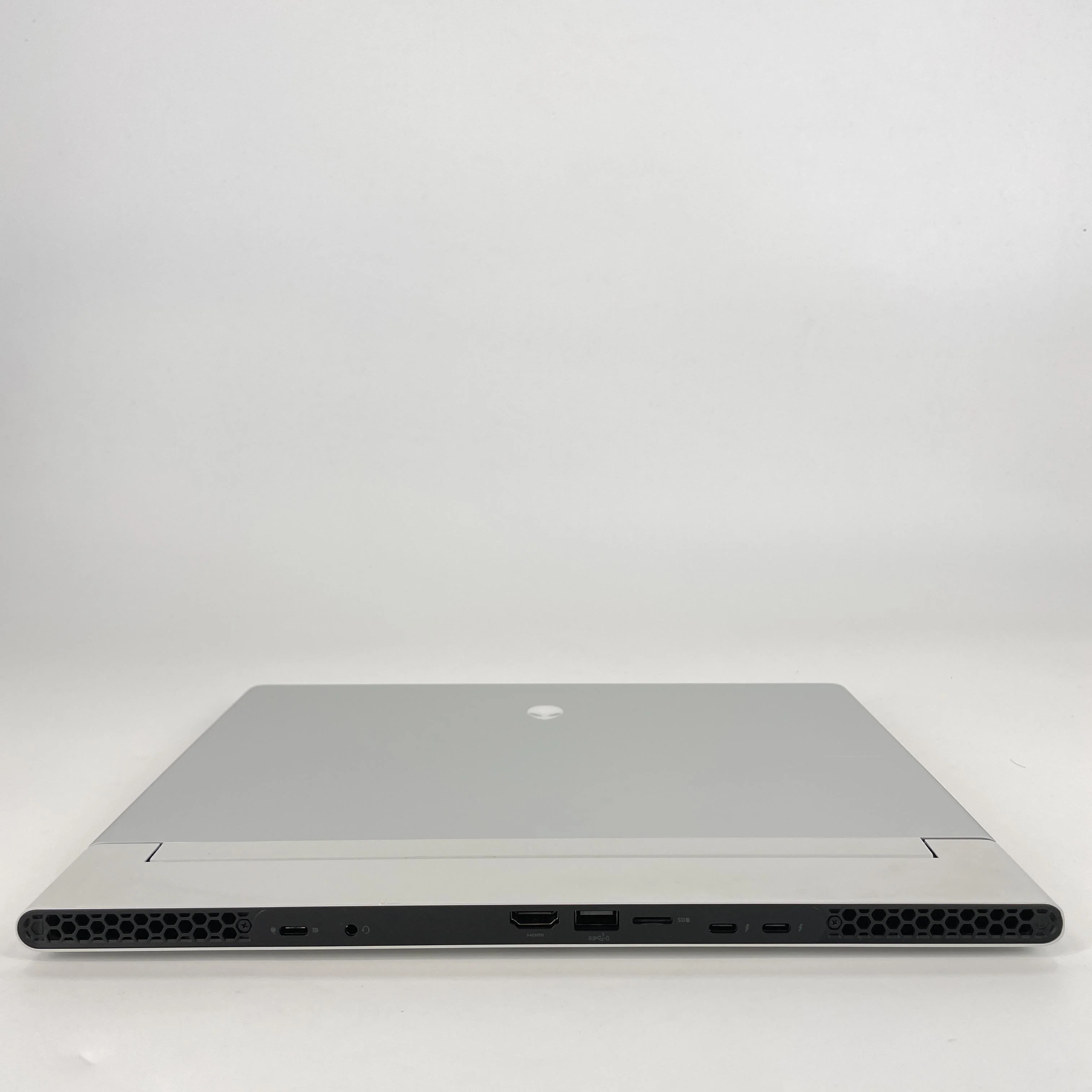 Dell Alienware X14 R2 Silver 2.4 GHz Intel Core i7 13th Gen. 16GB RAM 1TB Solid State Drive NVIDIA GeForce RTX 4050 6 GB - Image 9