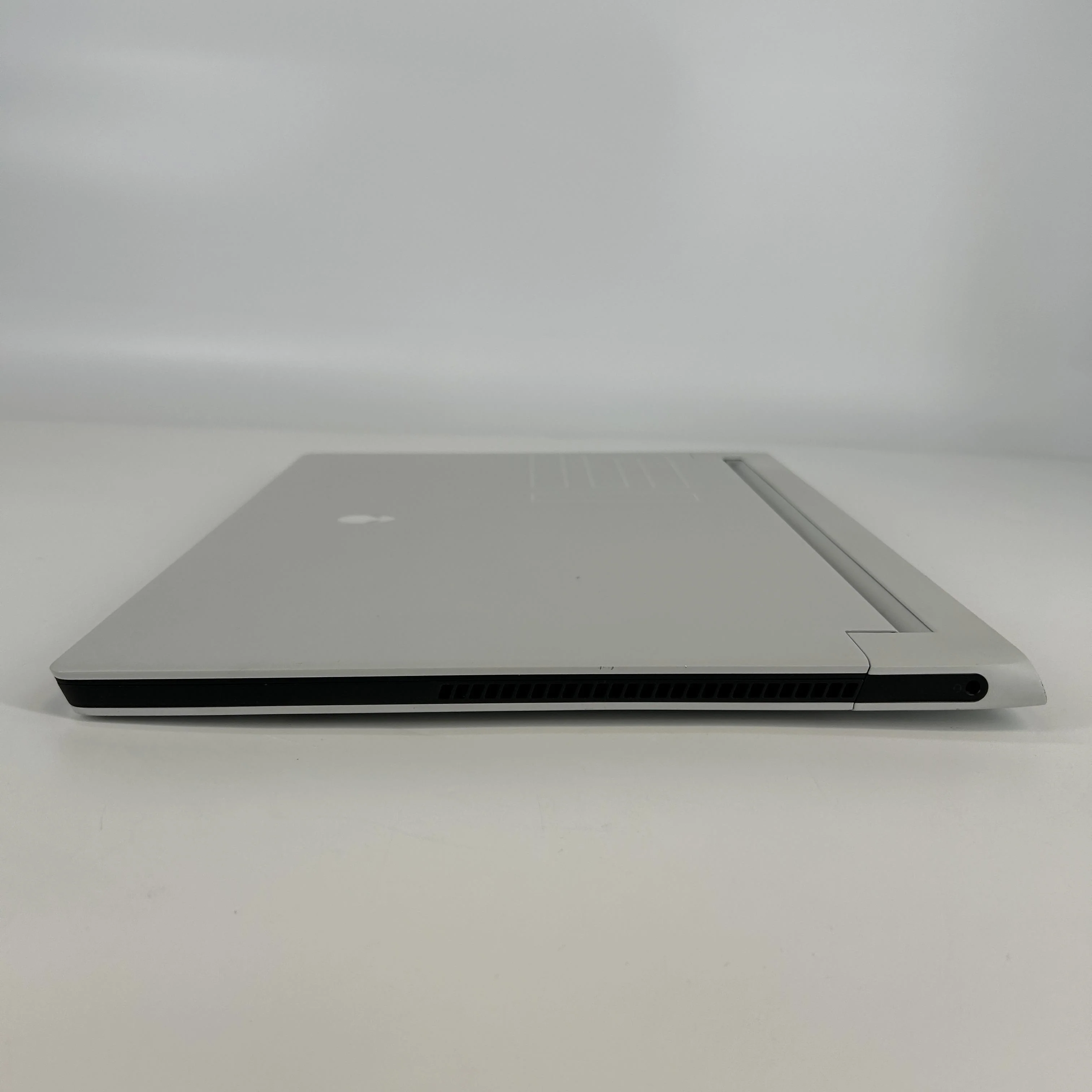 Dell Alienware X15 R2 White 2.5 GHz Intel Core i9 12th Gen. 32GB RAM 2TB Solid State Drive NVIDIA GeForce RTX 3080 Ti 16 GB - Image 7