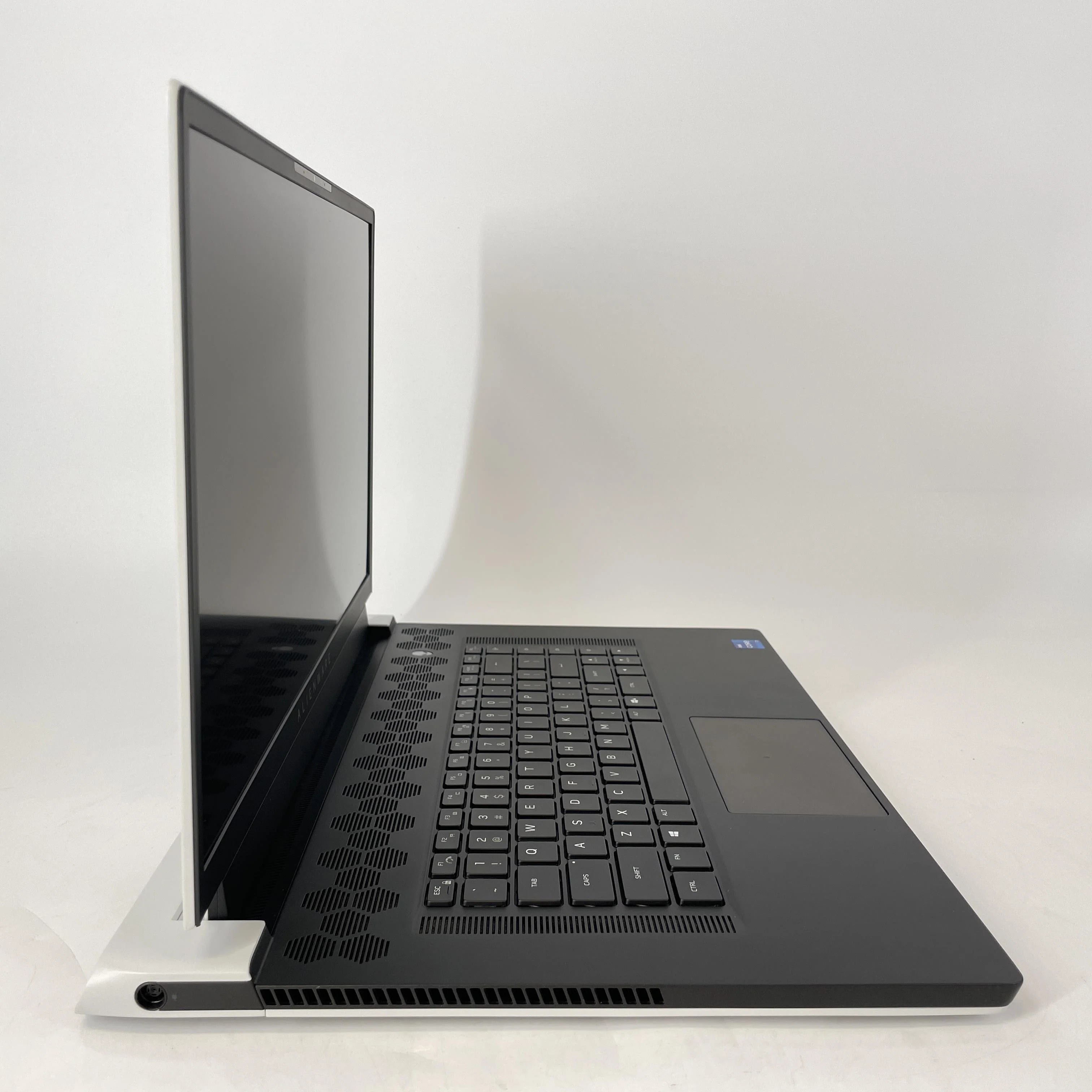Dell Alienware X17 R1 White 2.3 GHz Intel Core i7 11th Gen. 32GB RAM 2TB Solid State Drive NVIDIA GeForce RTX 3070 8 GB - Image 4