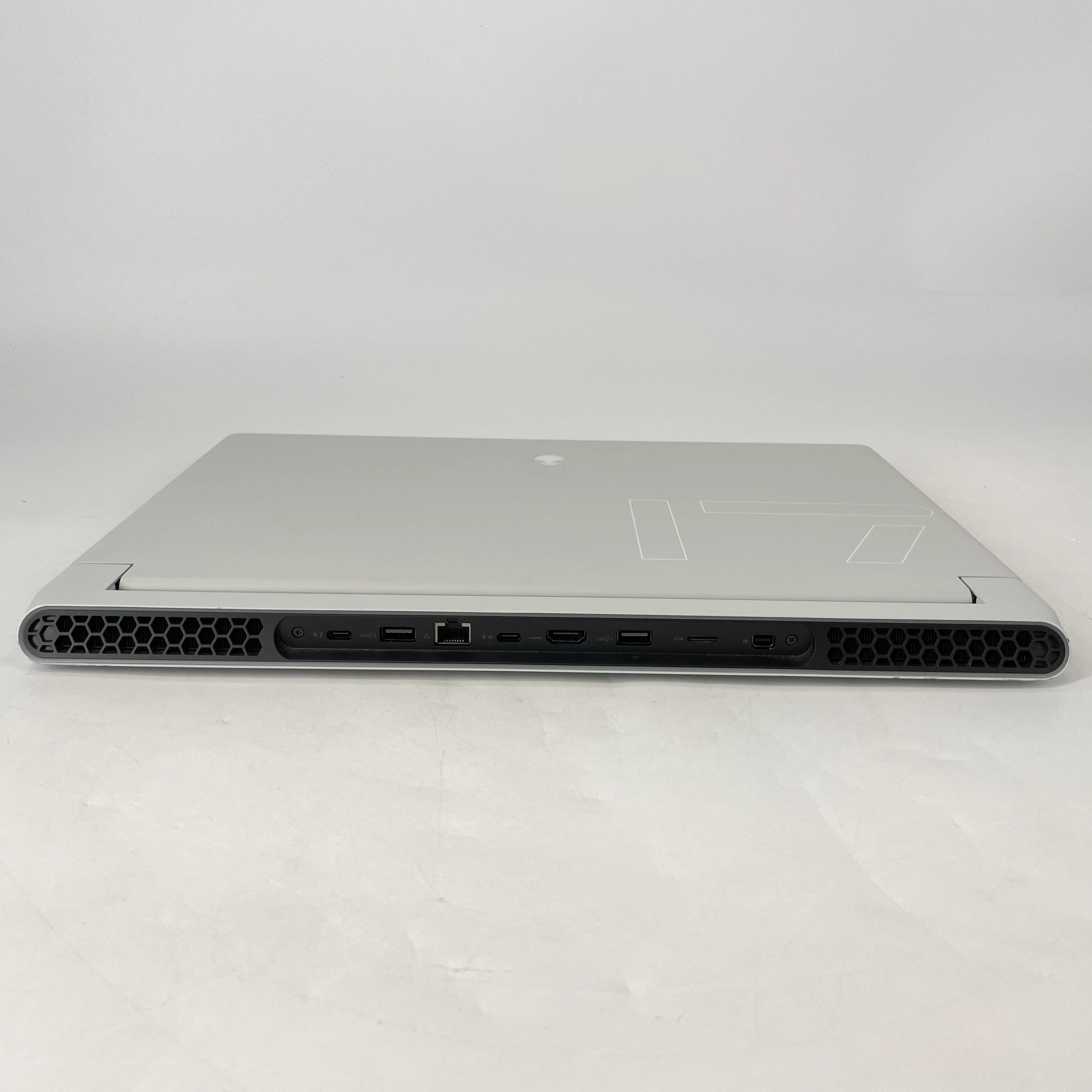 Dell Alienware X17 R1 White 2.3 GHz Intel Core i7 11th Gen. 32GB RAM 2TB Solid State Drive NVIDIA GeForce RTX 3070 8 GB - Image 7
