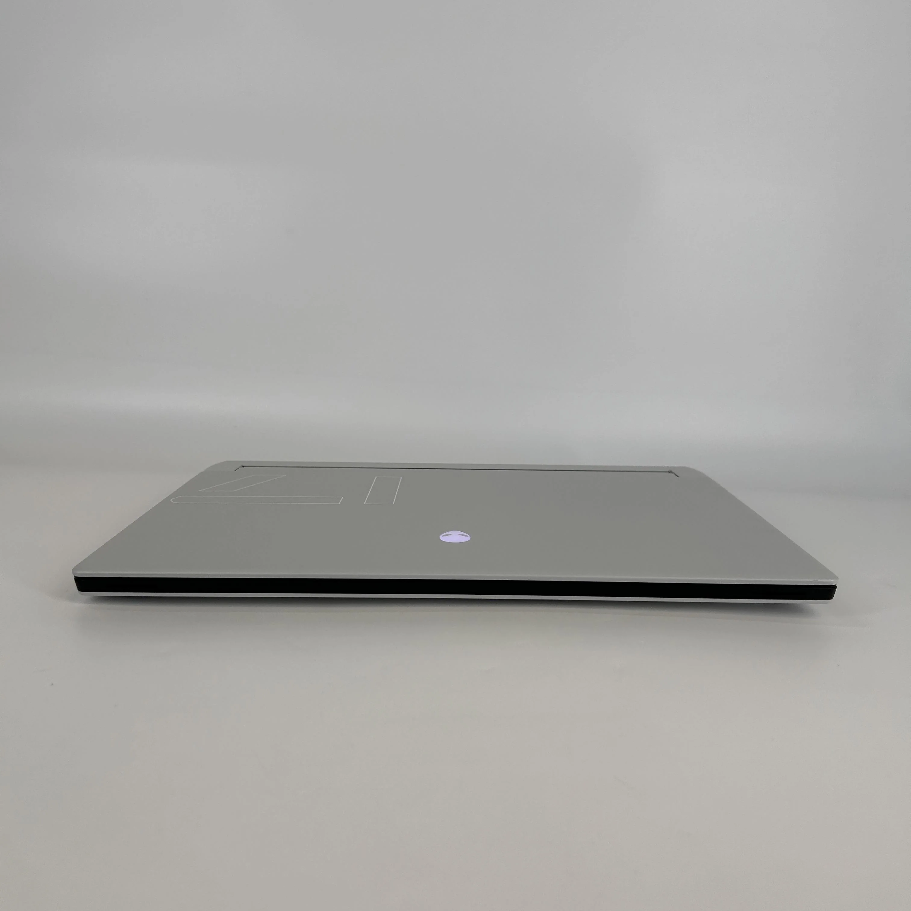 Dell Alienware X17 R2 White 2.5 GHz Intel Core i9 12th Gen. 32GB RAM 1TB Solid State Drive NVIDIA GeForce RTX 3080 16 GB - Image 8